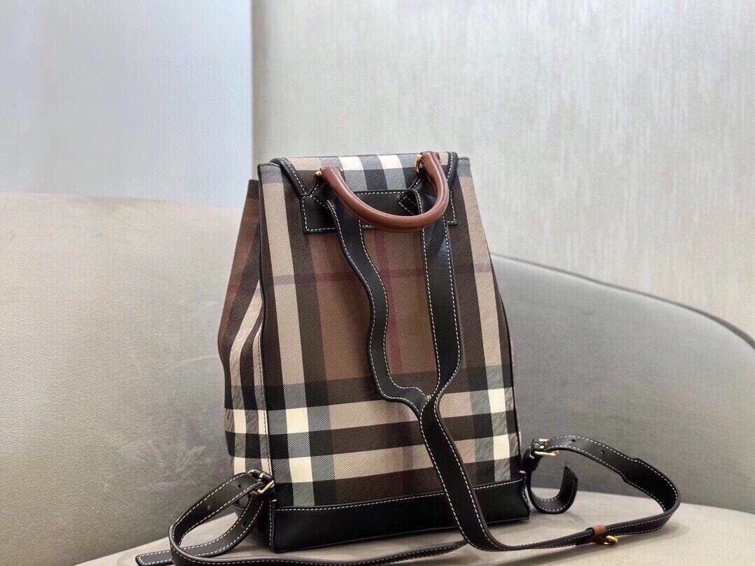 Burberry Large backpack for men and women ~ The rich caramel check pattern is full of retro atmosphere. It is not only very fashionable, but also very high-end. (24x13x37) 9 Burberry Large backpack for men and women ~ The rich caramel check pattern is full of retro atmosphere. It is not only very fashionable, but also very high-end. (24x13x37) - Image 9