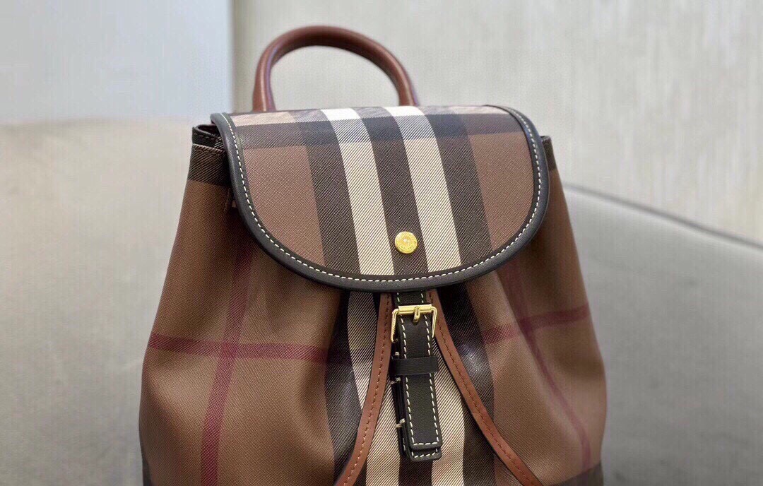 Burberry Large backpack for men and women ~ The rich caramel check pattern is full of retro atmosphere. It is not only very fashionable, but also very high-end. (24x13x37) 7 Burberry Large backpack for men and women ~ The rich caramel check pattern is full of retro atmosphere. It is not only very fashionable, but also very high-end. (24x13x37) - Image 7