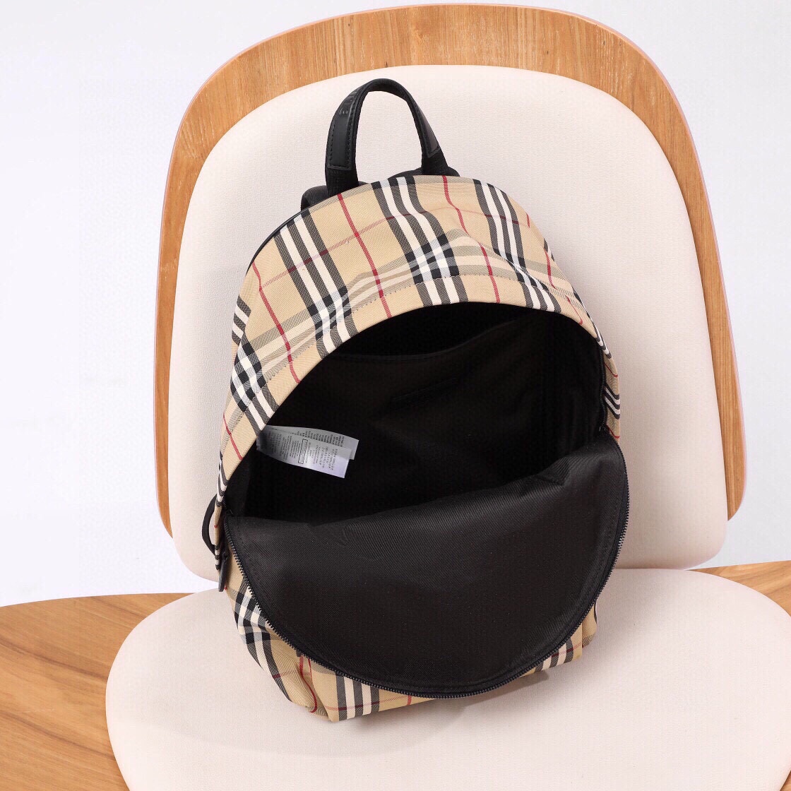 Burberry backpack 🎒 Brightly decorated with Burberry plaid and brand logo, incorporating iconic collection elements, very light, very suitable for commuting, business travel, and very cost-effective 30.5 x 14.5 x 42.5cm Search 4 Burberry backpack 🎒 Brightly decorated with Burberry plaid and brand logo, incorporating iconic collection elements, very light, very suitable for commuting, business travel, and very cost-effective 30.5 x 14.5 x 42.5cm Search - Image 4