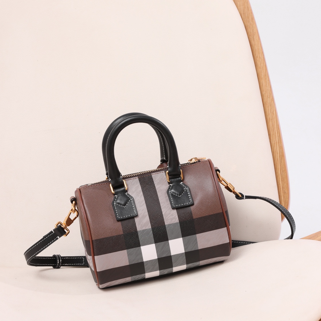 Burberry Mini Boston Small and exquisite, it looks great whether it is hand-held or cross-body, super versatile, classic plaid, retro and loose feeling instantly maximized (18.5X11X12) 9 Burberry Mini Boston Small and exquisite, it looks great whether it is hand-held or cross-body, super versatile, classic plaid, retro and loose feeling instantly maximized (18.5X11X12) - Image 9