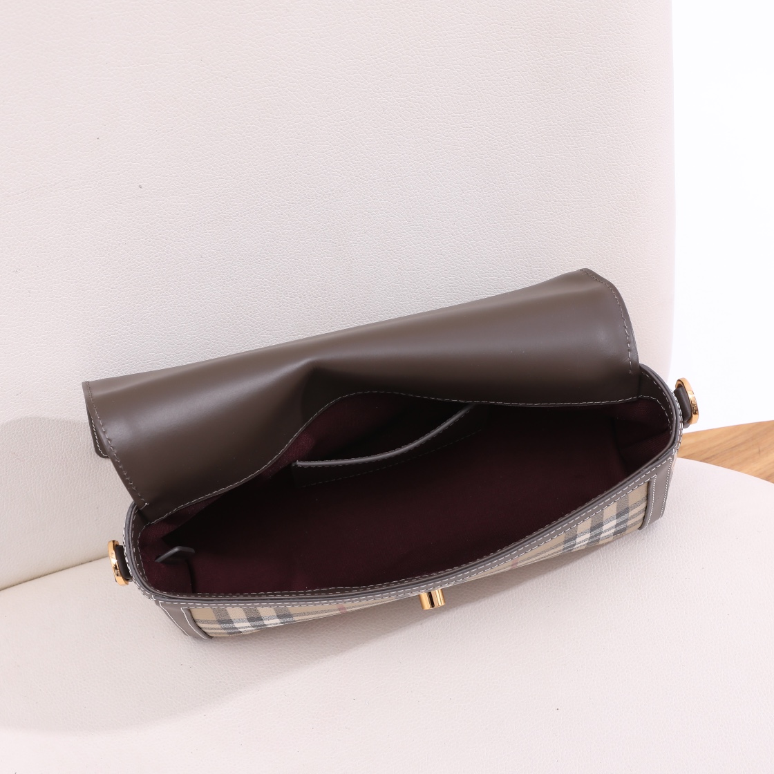 Burberry Baguette bag🥖New color new colour~ Two bags, one pack, multiple uses, various styles, new color matching, birch brown plaid, both retro and high-end, salty or sweet (24×8x 14) 3 Burberry Baguette bag🥖New color new colour~ Two bags, one pack, multiple uses, various styles, new color matching, birch brown plaid, both retro and high-end, salty or sweet (24×8x 14) - Image 3