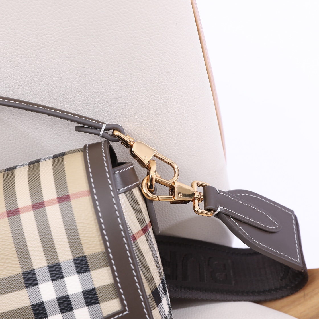 Burberry Baguette bag🥖New color new colour~ Two bags, one pack, multiple uses, various styles, new color matching, birch brown plaid, both retro and high-end, salty or sweet (24×8x 14) 8 Burberry Baguette bag🥖New color new colour~ Two bags, one pack, multiple uses, various styles, new color matching, birch brown plaid, both retro and high-end, salty or sweet (24×8x 14) - Image 8