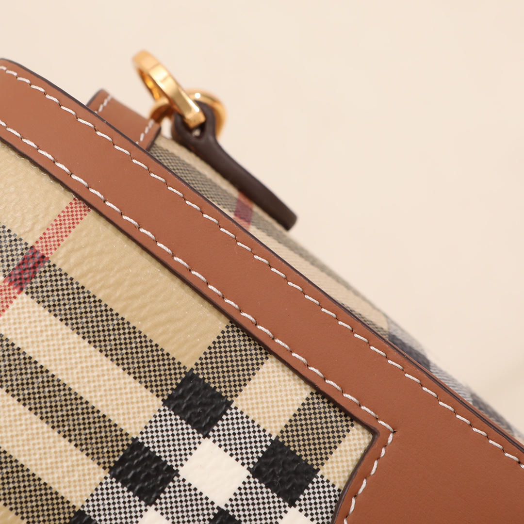 Burberry French bag🥖 must have this summer‼ ️Two bags in one bag with multiple uses and new color matching birch brown checkered pattern, both retro and high-end, salty and sweet (24×8x 14) 6 Burberry French bag🥖 must have this summer‼ ️Two bags in one bag with multiple uses and new color matching birch brown checkered pattern, both retro and high-end, salty and sweet (24×8x 14) - Image 6