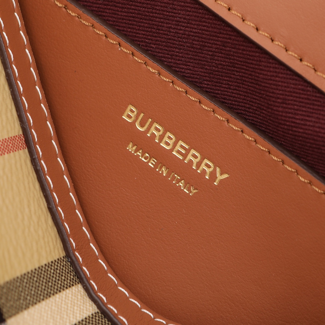 Burberry French bag🥖 must have this summer‼ ️Two bags in one bag with multiple uses and new color matching birch brown checkered pattern, both retro and high-end, salty and sweet (24×8x 14) 3 Burberry French bag🥖 must have this summer‼ ️Two bags in one bag with multiple uses and new color matching birch brown checkered pattern, both retro and high-end, salty and sweet (24×8x 14) - Image 3