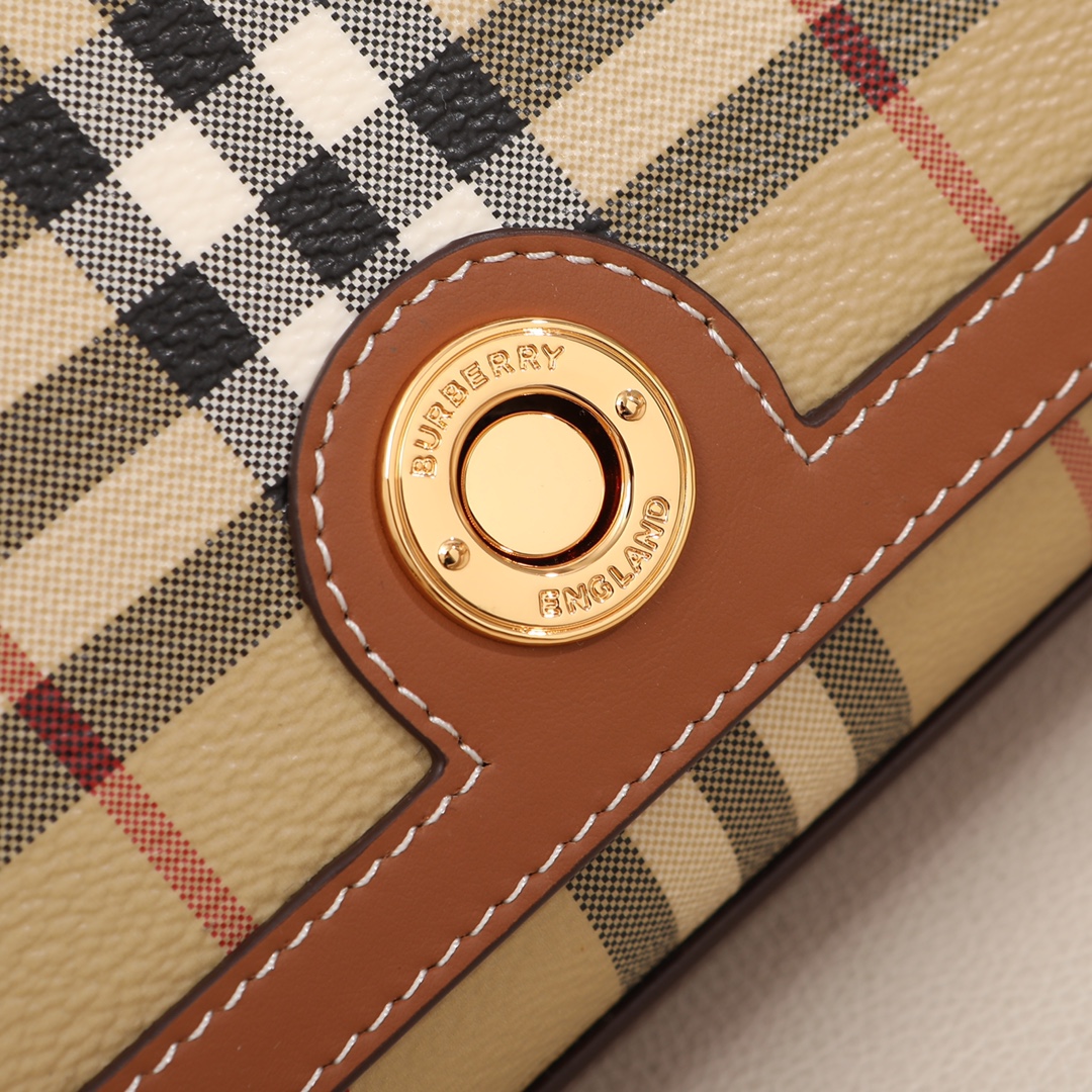 Burberry French bag🥖 must have this summer‼ ️Two bags in one bag with multiple uses and new color matching birch brown checkered pattern, both retro and high-end, salty and sweet (24×8x 14) 7 Burberry French bag🥖 must have this summer‼ ️Two bags in one bag with multiple uses and new color matching birch brown checkered pattern, both retro and high-end, salty and sweet (24×8x 14) - Image 7