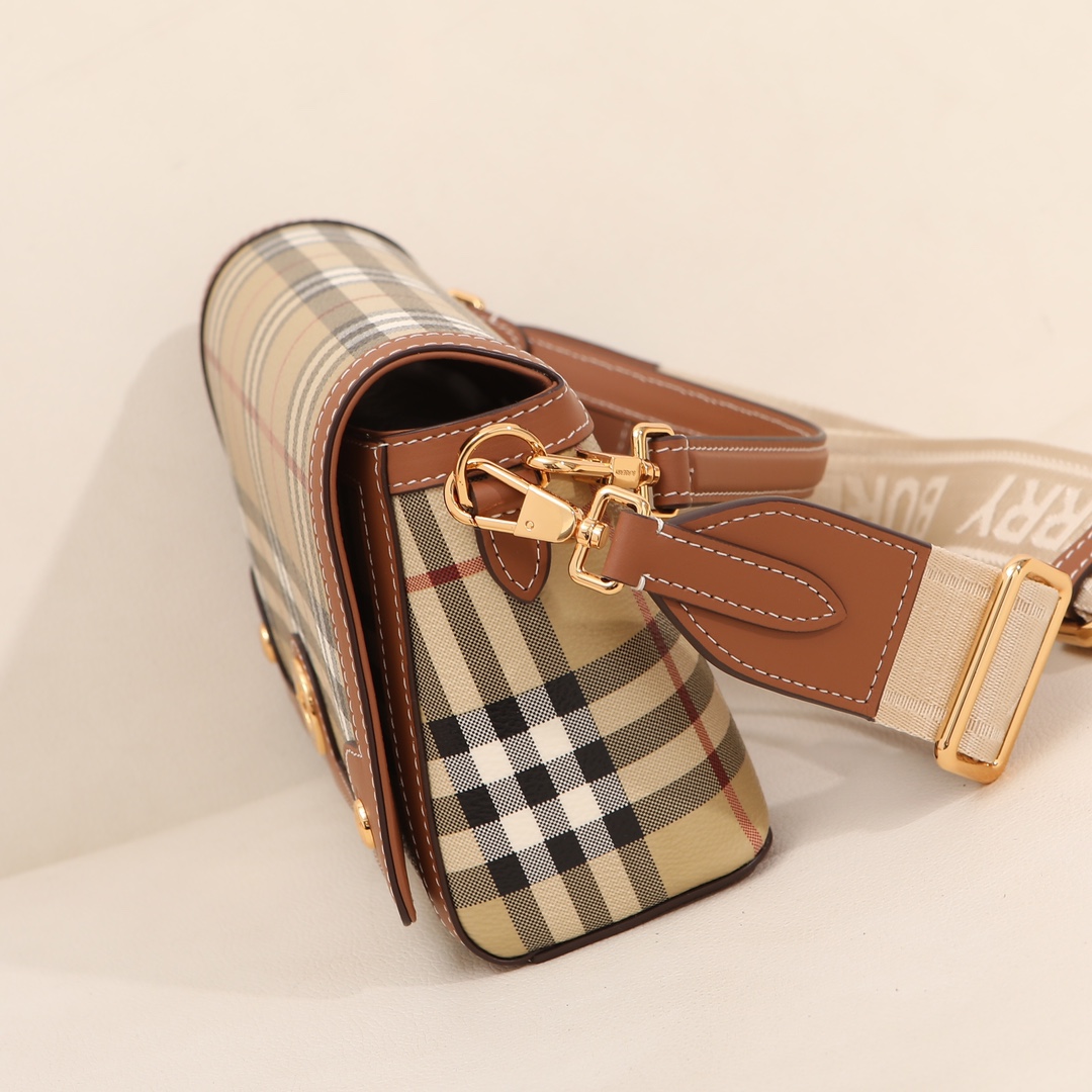 Burberry French bag🥖 must have this summer‼ ️Two bags in one bag with multiple uses and new color matching birch brown checkered pattern, both retro and high-end, salty and sweet (24×8x 14) 8 Burberry French bag🥖 must have this summer‼ ️Two bags in one bag with multiple uses and new color matching birch brown checkered pattern, both retro and high-end, salty and sweet (24×8x 14) - Image 8