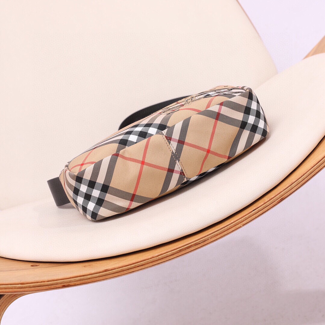 Burberry Unique and novel plaid fabric embellishes the brand's knight's horse. The lining is made of the same fabric, with a B-shaped zipper head. The bag is ultra-light and is especially suitable for summer travel. It is lightweight and versatile with a large capacity (25X12X18) 8 Burberry Unique and novel plaid fabric embellishes the brand's knight's horse. The lining is made of the same fabric, with a B-shaped zipper head. The bag is ultra-light and is especially suitable for summer travel. It is lightweight and versatile with a large capacity (25X12X18) - Image 8