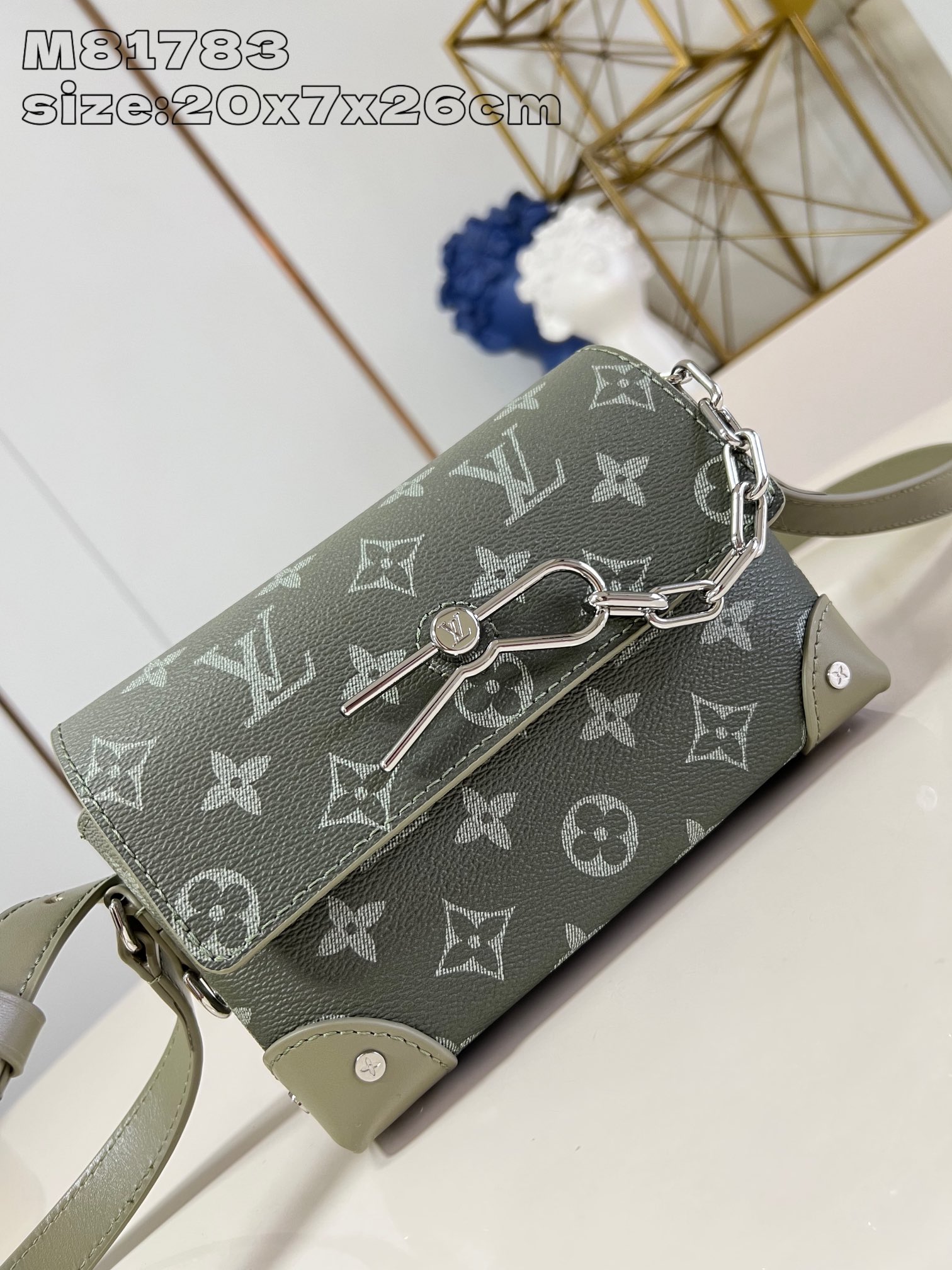 LV M81783 gradient M11543 This Steamer mini handbag presents a gradient effect in Monogram Gradient coated canvas 11 x 6.5 x 18 cm (height x width x length) 9 LV M81783 gradient M11543 This Steamer mini handbag presents a gradient effect in Monogram Gradient coated canvas 11 x 6.5 x 18 cm (height x width x length) - Image 9