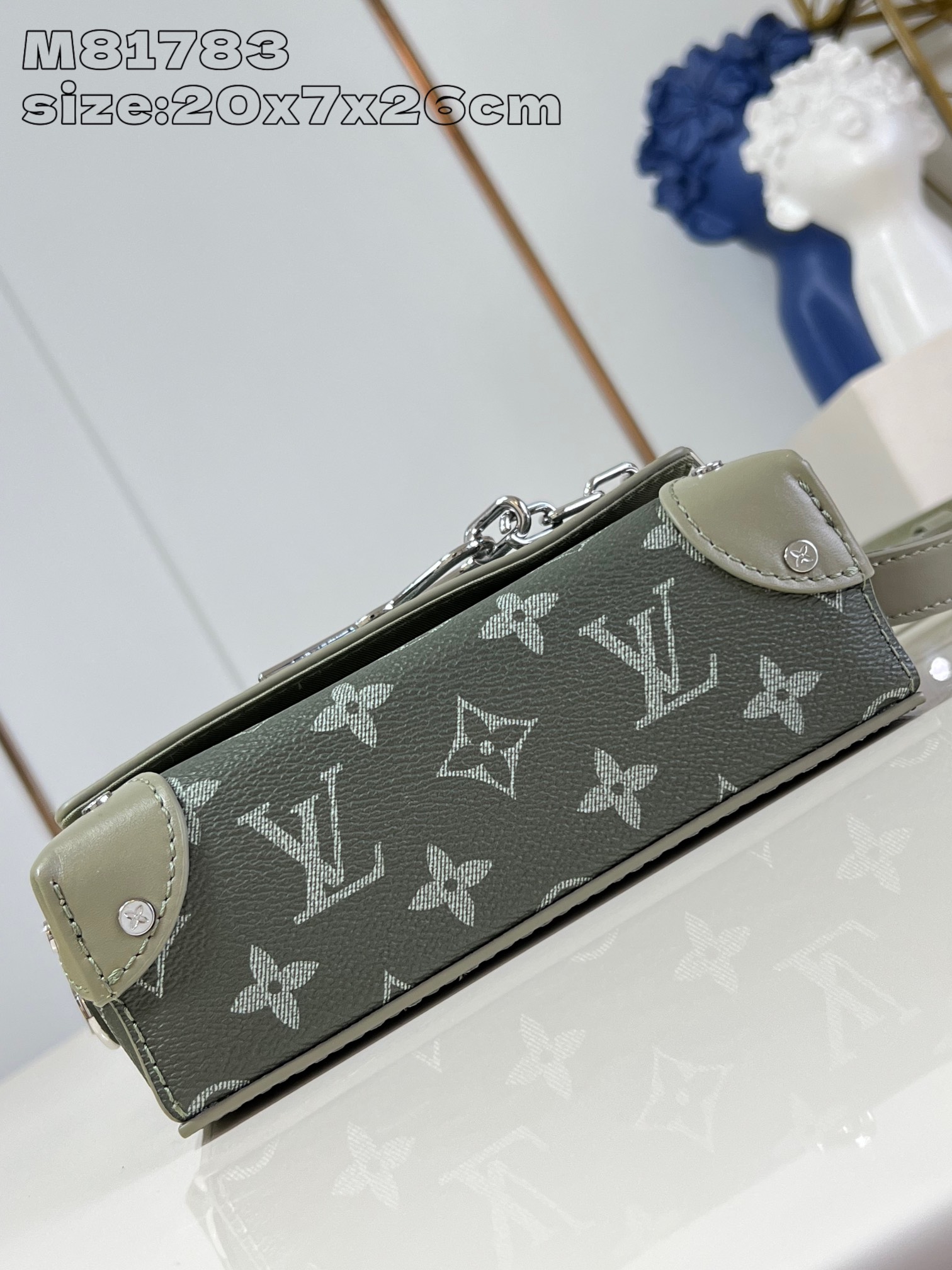 LV M81783 gradient M11543 This Steamer mini handbag presents a gradient effect in Monogram Gradient coated canvas 11 x 6.5 x 18 cm (height x width x length) 6 LV M81783 gradient M11543 This Steamer mini handbag presents a gradient effect in Monogram Gradient coated canvas 11 x 6.5 x 18 cm (height x width x length) - Image 6