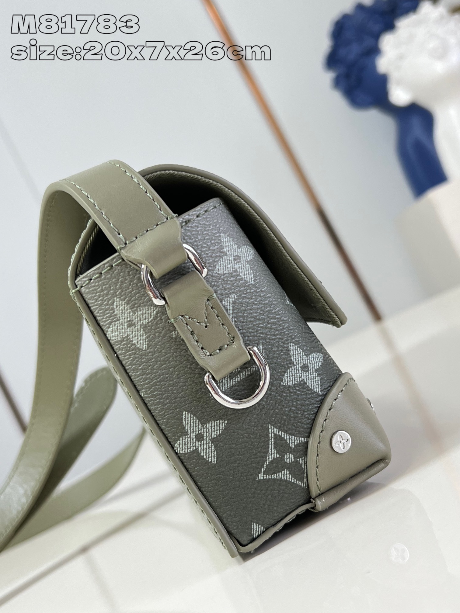 LV M81783 gradient M11543 This Steamer mini handbag presents a gradient effect in Monogram Gradient coated canvas 11 x 6.5 x 18 cm (height x width x length) 8 LV M81783 gradient M11543 This Steamer mini handbag presents a gradient effect in Monogram Gradient coated canvas 11 x 6.5 x 18 cm (height x width x length) - Image 8