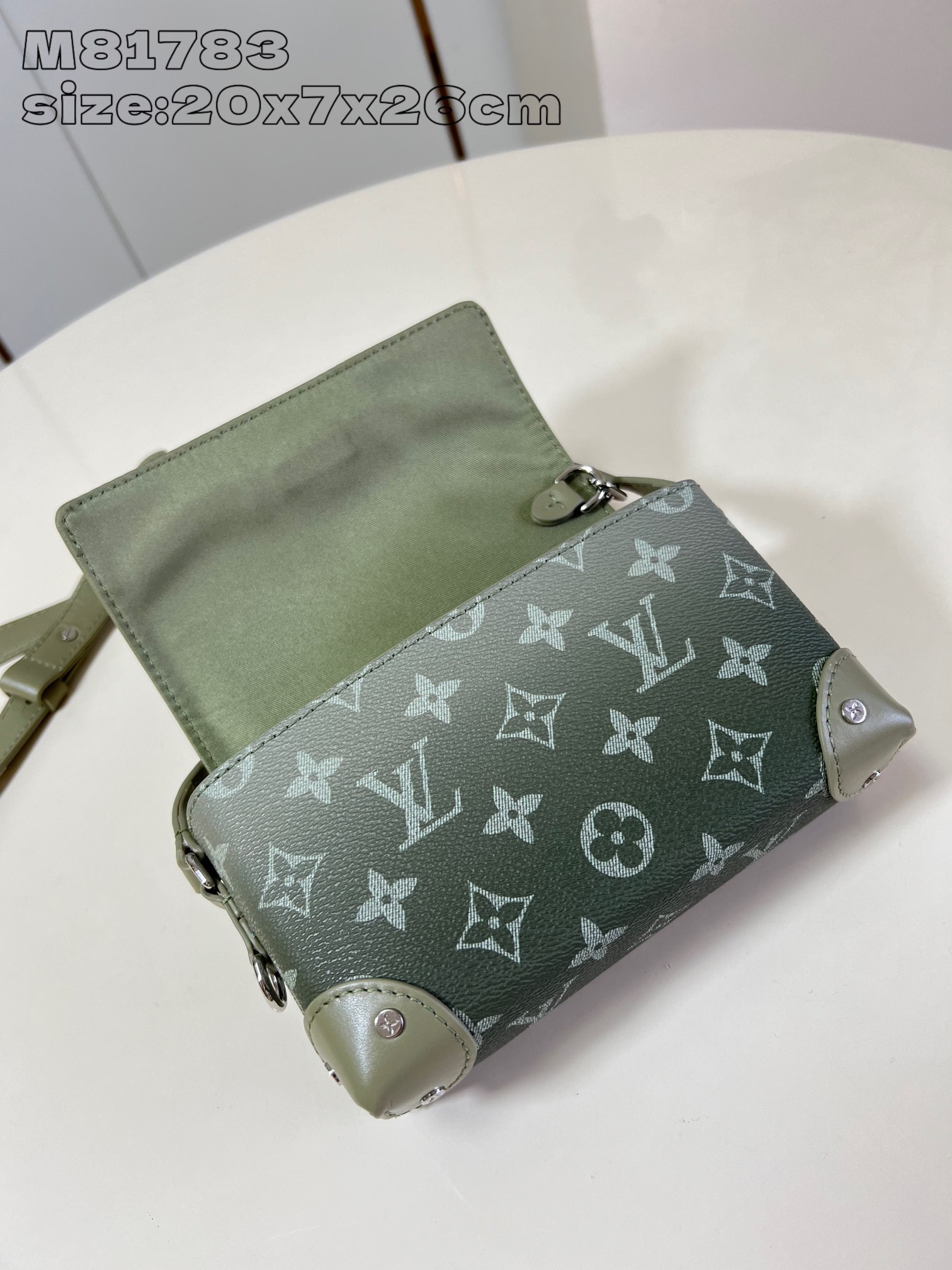 LV M81783 gradient M11543 This Steamer mini handbag presents a gradient effect in Monogram Gradient coated canvas 11 x 6.5 x 18 cm (height x width x length) 5 LV M81783 gradient M11543 This Steamer mini handbag presents a gradient effect in Monogram Gradient coated canvas 11 x 6.5 x 18 cm (height x width x length) - Image 5