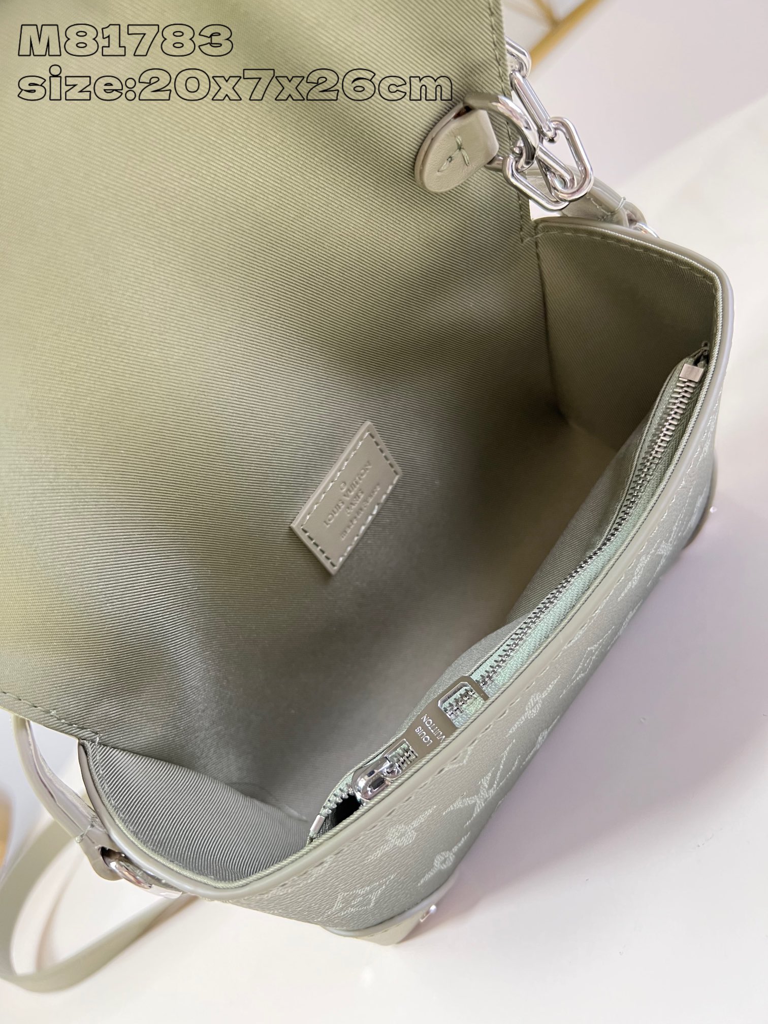 LV M81783 gradient M11543 This Steamer mini handbag presents a gradient effect in Monogram Gradient coated canvas 11 x 6.5 x 18 cm (height x width x length) 4 LV M81783 gradient M11543 This Steamer mini handbag presents a gradient effect in Monogram Gradient coated canvas 11 x 6.5 x 18 cm (height x width x length) - Image 4