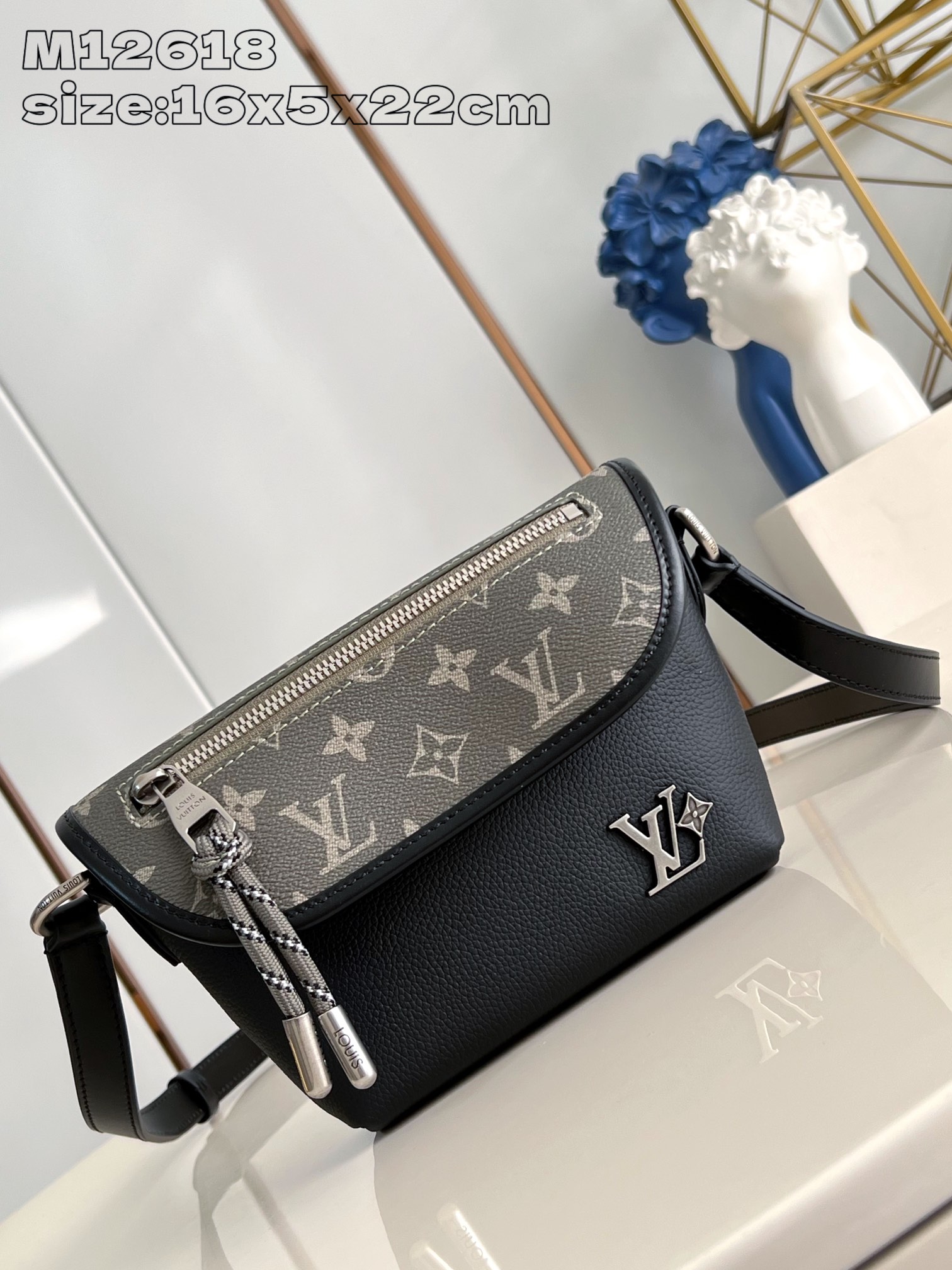 LVM12618 Pulse mini handbag is ingeniously spliced ​​with traditional leather and Monogram canvas  16 x 5 x 22.5 cm (height x width x length)