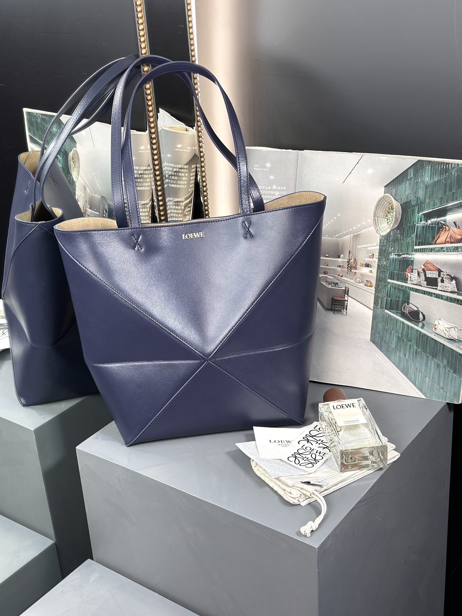 LOEWE 𝙋𝙪𝙯𝙯𝙡𝙚 𝙁𝙤𝙡𝙙 【Medium Navy Blue】  Size:25.5-14.5-31.5cm