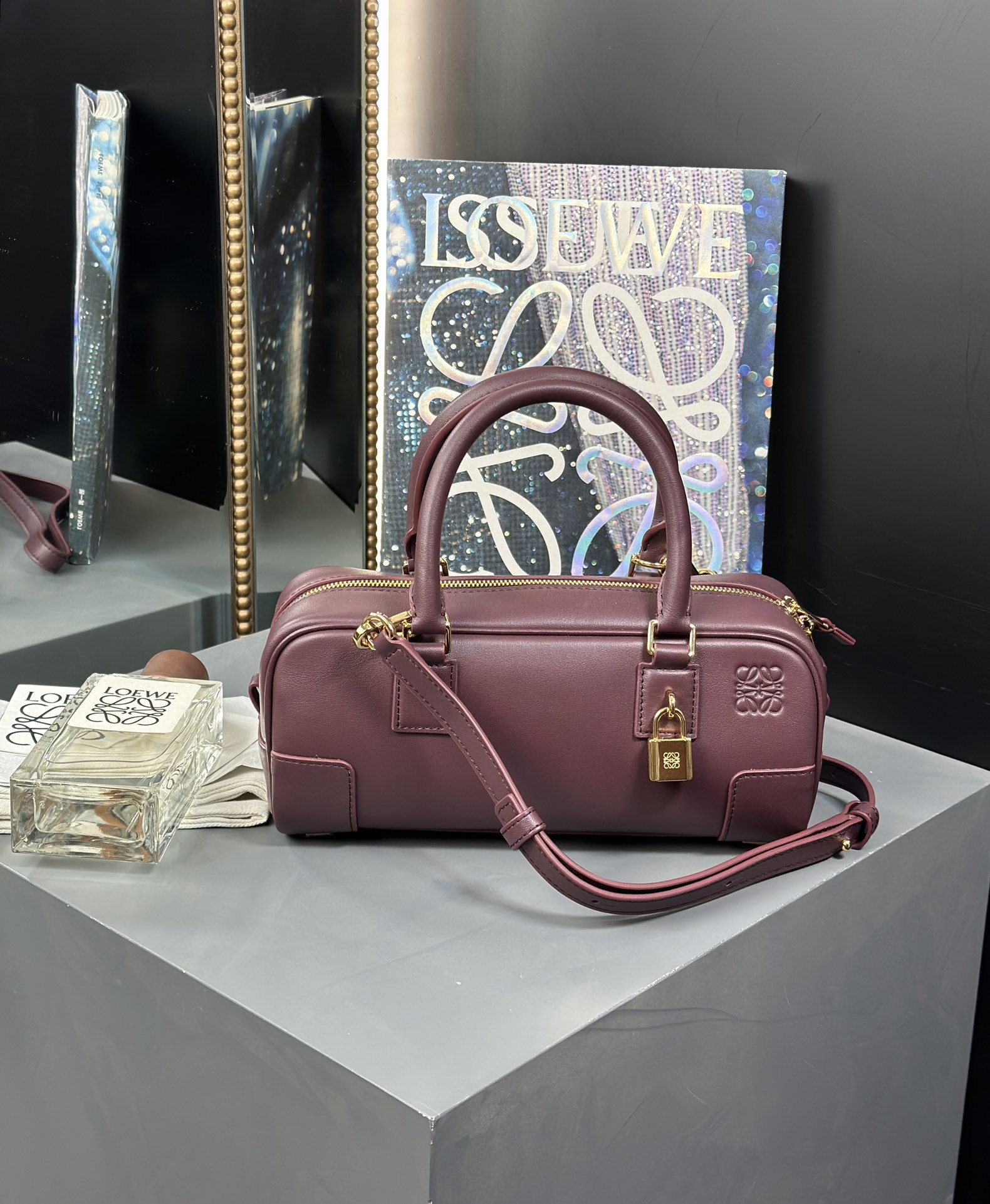 LOEWE 𝗖𝗿𝗼𝗽𝗽𝗲𝗱 handbag 23cm (Wine Red) Exclusive spot Size:23-20-9cm