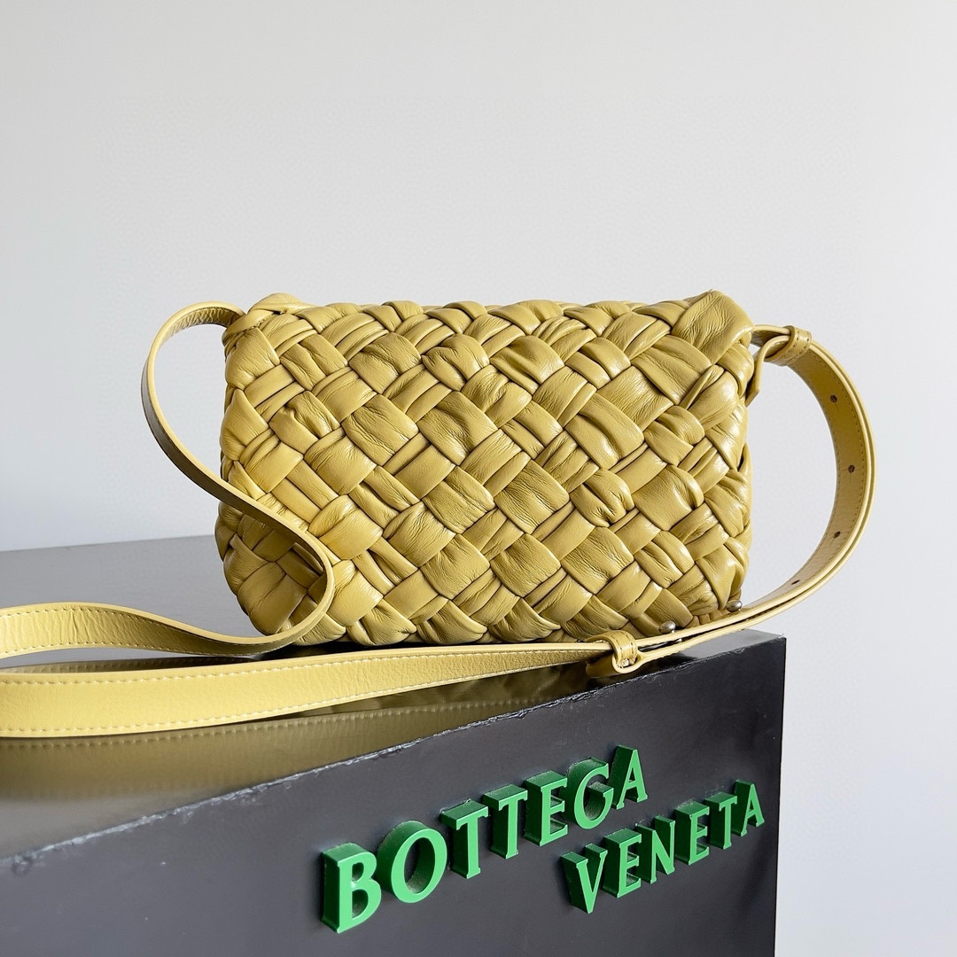 Bottega Veneta Bv 24 🆕 Rumple Messenger Small The latest series introduces the Rumple Messenger 9 Bottega Veneta Bv 24 🆕 Rumple Messenger Small The latest series introduces the Rumple Messenger - Image 9