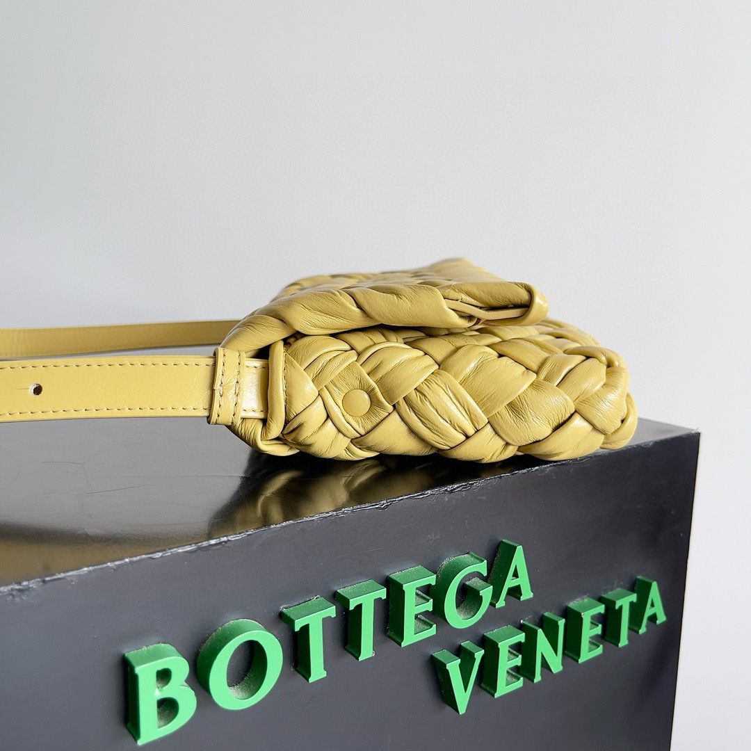 Bottega Veneta Bv 24 🆕 Rumple Messenger Small The latest series introduces the Rumple Messenger 7 Bottega Veneta Bv 24 🆕 Rumple Messenger Small The latest series introduces the Rumple Messenger - Image 7