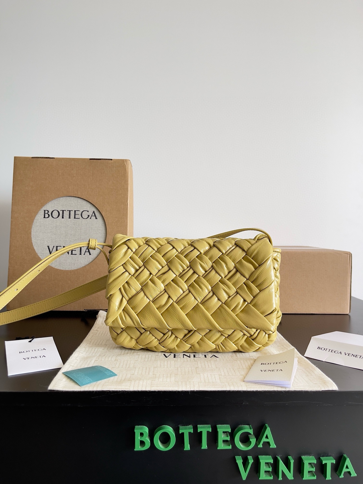 Bottega Veneta Bv 24 🆕 Rumple Messenger Small The latest series introduces the Rumple Messenger 10 Bottega Veneta Bv 24 🆕 Rumple Messenger Small The latest series introduces the Rumple Messenger - Image 10