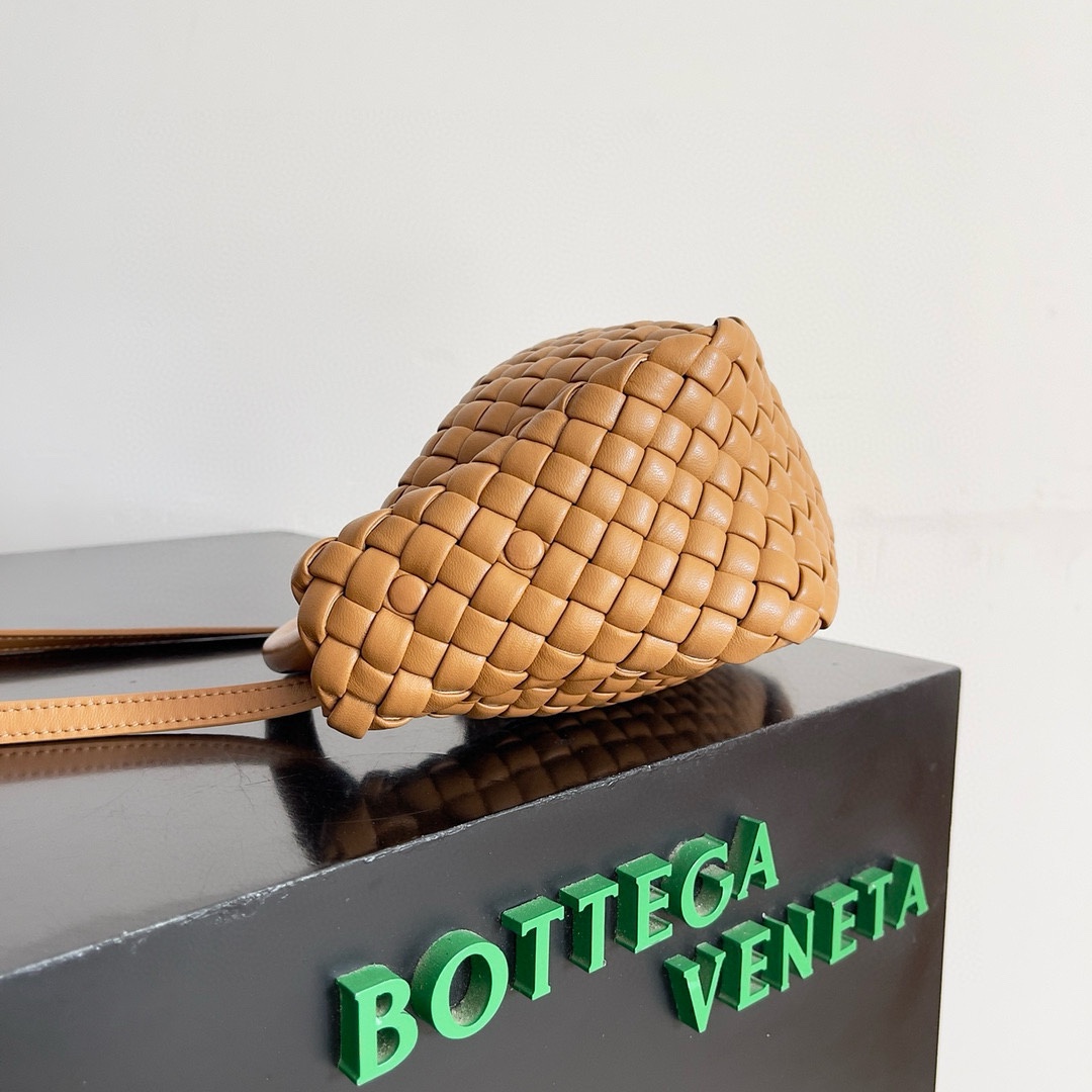 Bottega Veneta 24 new Mini Cobble handbag This mini cobble not only continues the classic high-craftsmanship weaving design Size: 23x11x8cm 7 Bottega Veneta 24 new Mini Cobble handbag This mini cobble not only continues the classic high-craftsmanship weaving design Size: 23x11x8cm - Image 7