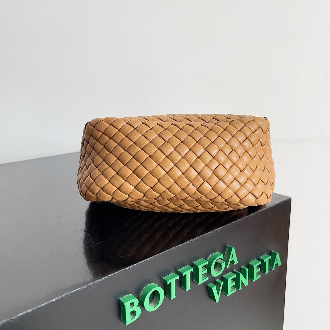 Bottega Veneta 24 new Mini Cobble handbag This mini cobble not only continues the classic high-craftsmanship weaving design Size: 23x11x8cm 6 Bottega Veneta 24 new Mini Cobble handbag This mini cobble not only continues the classic high-craftsmanship weaving design Size: 23x11x8cm - Image 6