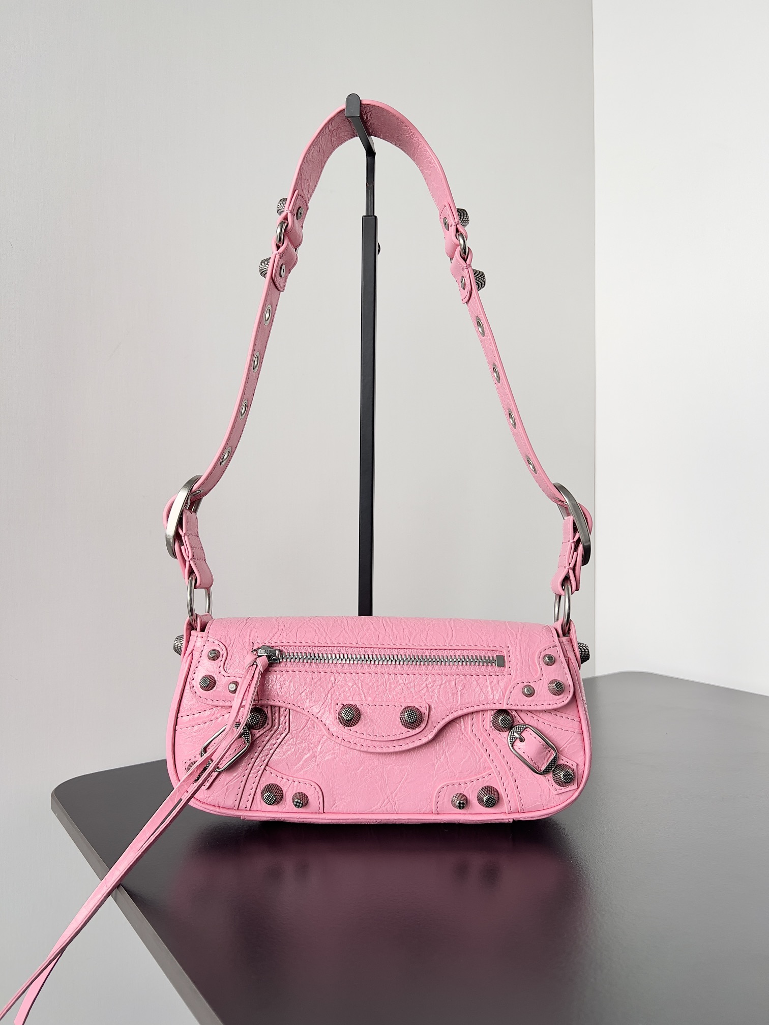 Balenciaga Spring 24 · Le cagole series Dimensions: L22.8 x H12.9 x W4 cm