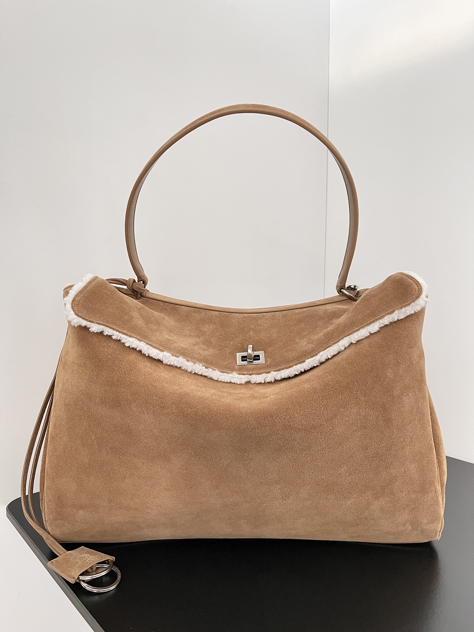 Balenciaga Rodeo The soft large-profile bag 39.8x29.9x12.9cm