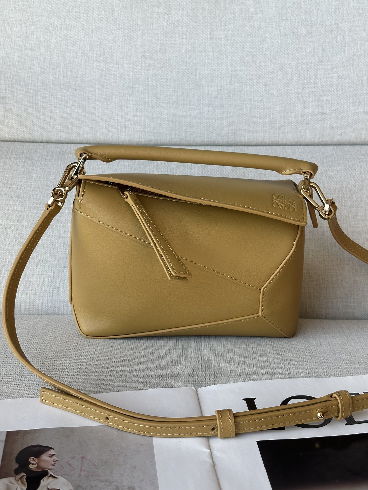 LOEWE Puzzle Edge Desert Yellow size:18*12.5*8CM