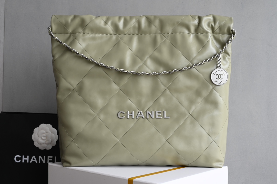 CHANEL Mini𝟐𝟐𝐁𝐚𝐠 𝖠𝗇𝗍𝗂𝖻𝖺 𝗓𝗉 leather 𝖬𝗂𝗇𝗂 𝟤𝟤 Khaki Green  𝟥𝟫*𝟦𝟤*𝟪 𝖢𝖬