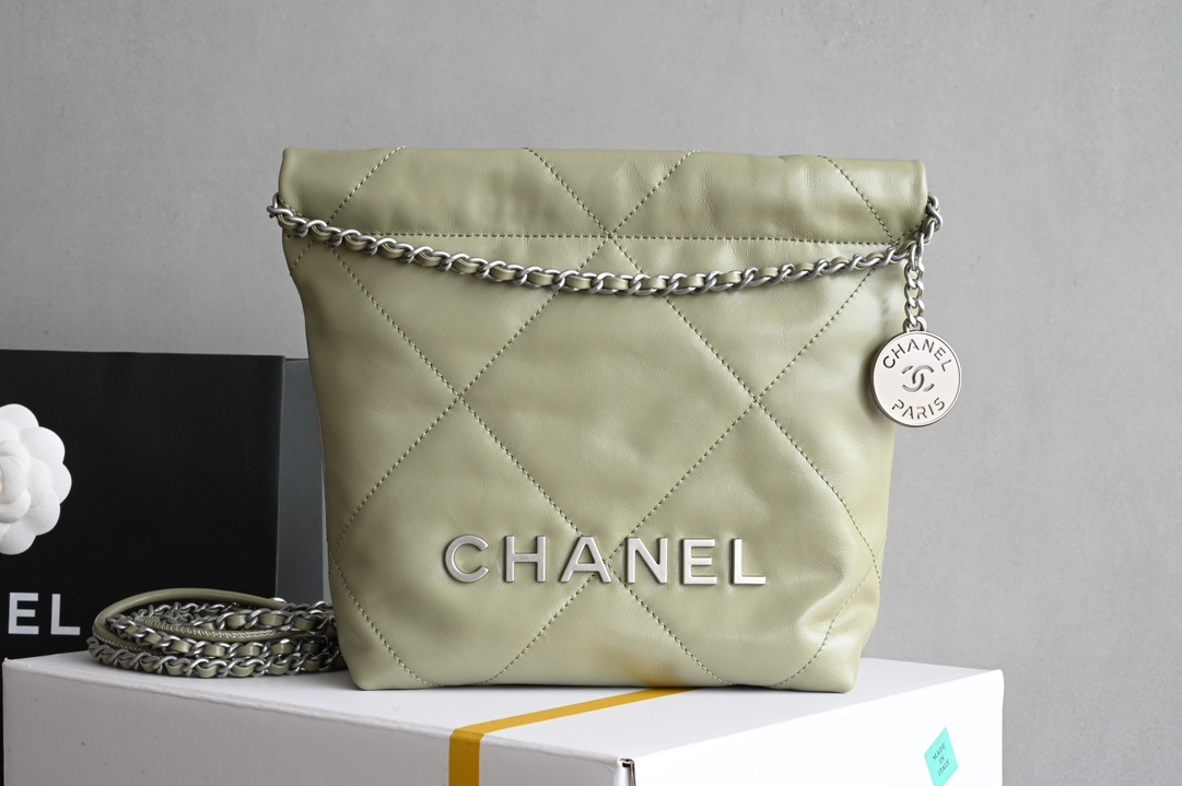 CHANEL Mini𝟐𝟐𝐁𝐚𝐠 𝖠𝗇𝗍𝗂𝖻𝖺 𝗓𝗉 leather 𝖬𝗂𝗇𝗂 𝟤𝟤 Khaki Green 𝟣𝟫*𝟤𝟢*𝟨 𝖼𝗆