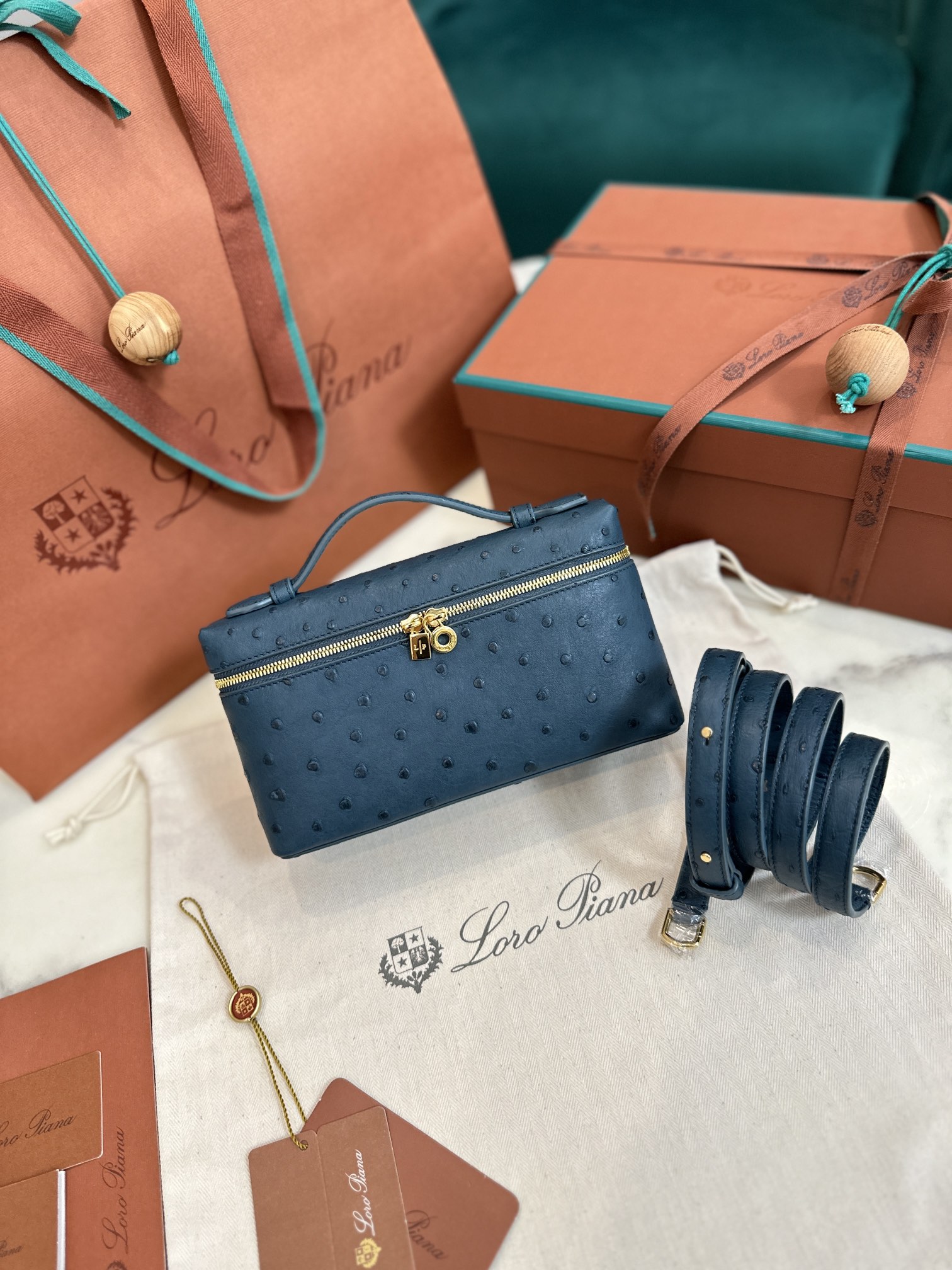 Loro Piana Extra Poket L19 Ostrich leather High-end series ostrich leather spot ocean blue gold buckle Size: 19×11×6.5