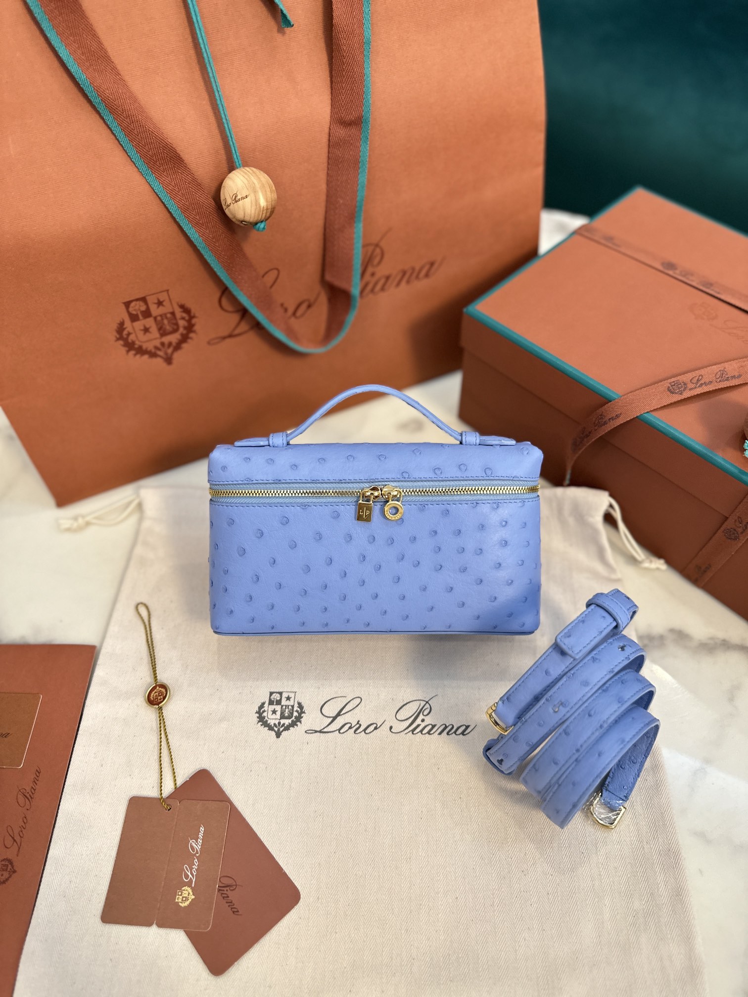 Loro Piana Extra Poket L19 Ostrich leather High-end series ostrich leather spot paradise blue gold buckle Size: 19×11×6.5