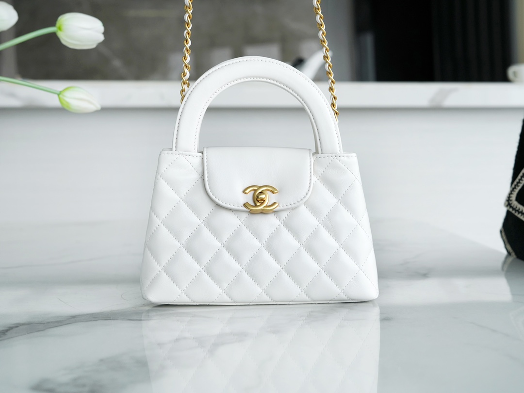CHANEL 𝟮𝟯K Kelly handle bag white large Fashion is a cycle Size: 13×19×7cm