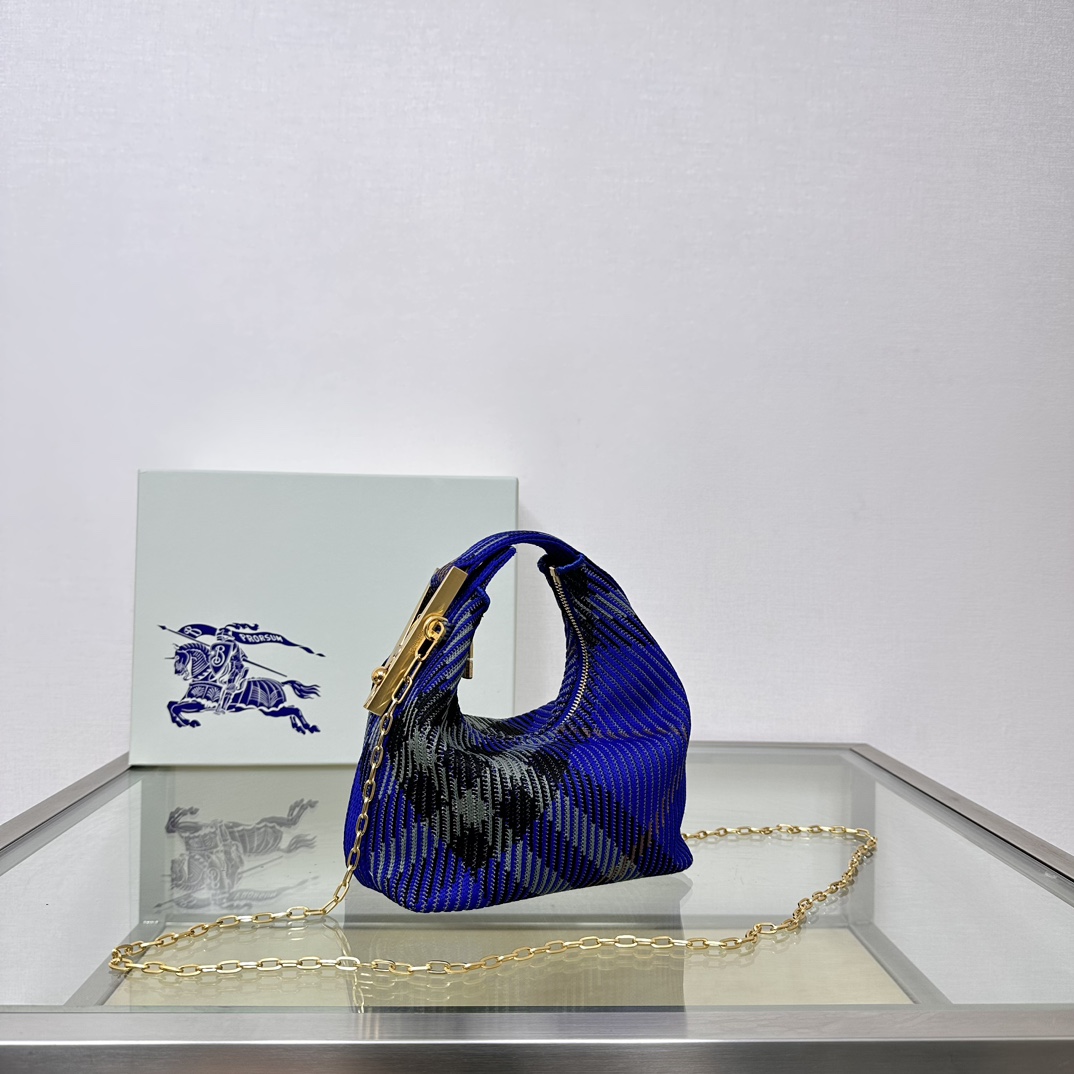 Burberry knitted in Italy and decorated with B's exclusive plaid. Lightweight and unlined size 16× 10x26cm 8 Burberry knitted in Italy and decorated with B's exclusive plaid. Lightweight and unlined size 16× 10x26cm - Image 8