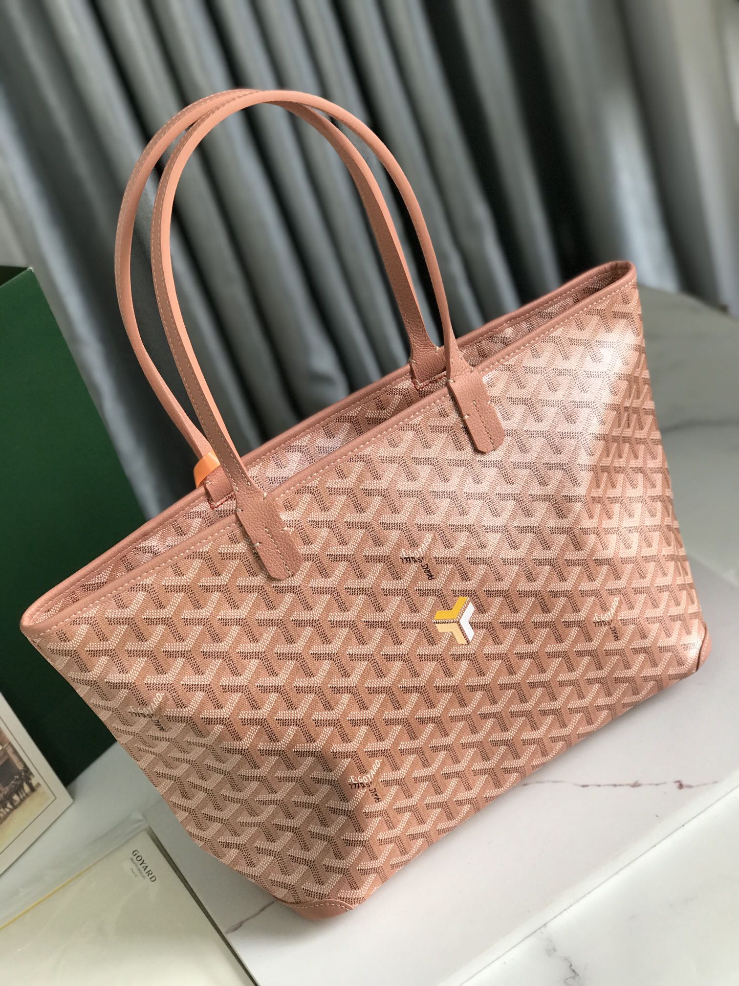 Goyard New zippered pearlescent series tote bags, shopping bags, the brand has been researched and improved many times, constantly improving fabrics and leather, all-round exclusive customization size: bag opening 41cm, bottom 30*height 23.5*bottom width 13cm 7 Goyard New zippered pearlescent series tote bags, shopping bags, the brand has been researched and improved many times, constantly improving fabrics and leather, all-round exclusive customization size: bag opening 41cm, bottom 30*height 23.5*bottom width 13cm - Image 7