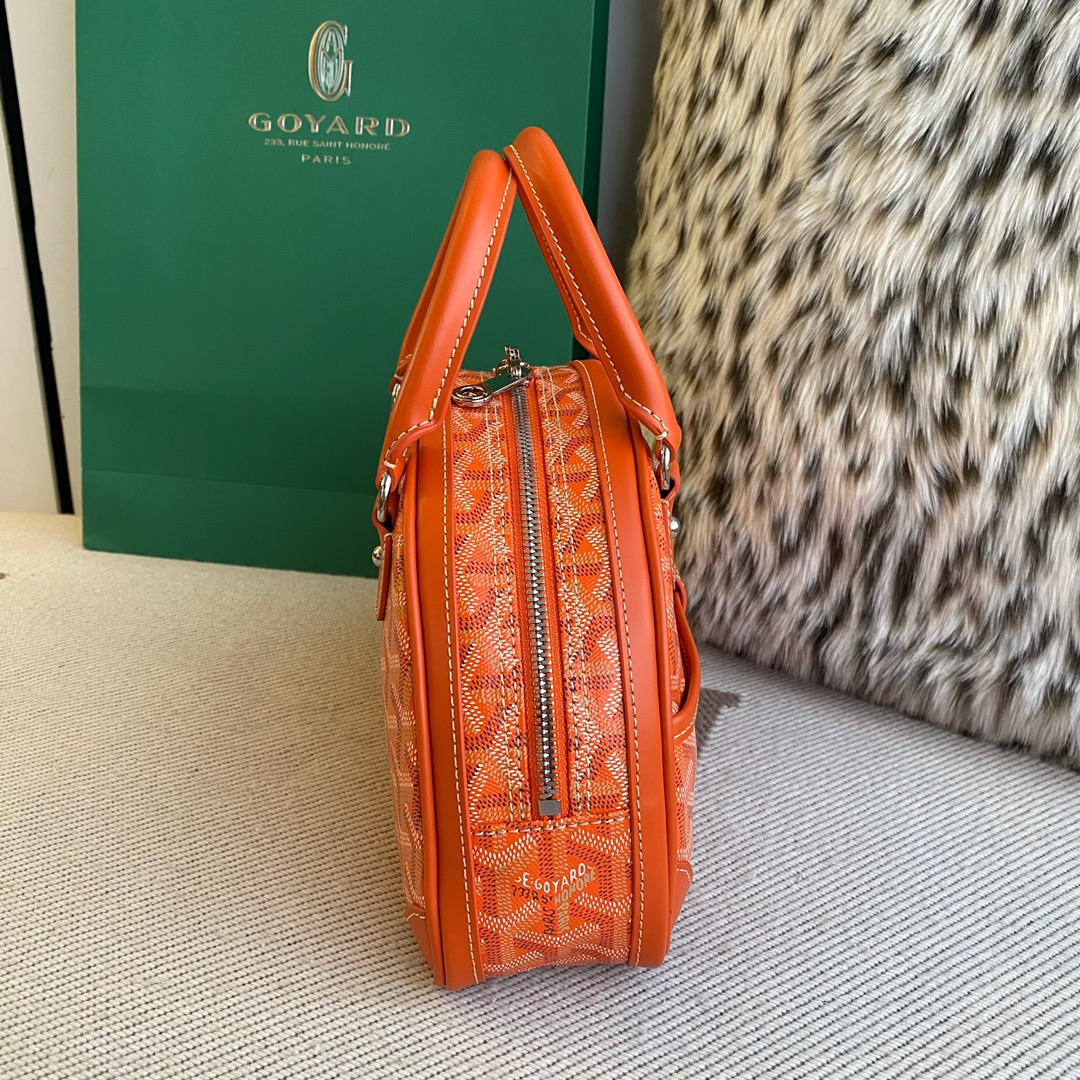 Goyard vintage bowling bag small This bag gives people a very delicate feeling, and it has a large capacity, and can easily hold the things you need for daily life. Size: 27x27x10.5cm 6 Goyard vintage bowling bag small This bag gives people a very delicate feeling, and it has a large capacity, and can easily hold the things you need for daily life. Size: 27x27x10.5cm - Image 6