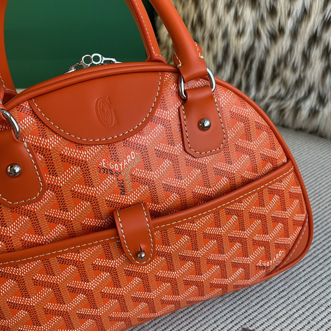 Goyard vintage bowling bag small This bag gives people a very delicate feeling, and it has a large capacity, and can easily hold the things you need for daily life. Size: 27x27x10.5cm 8 Goyard vintage bowling bag small This bag gives people a very delicate feeling, and it has a large capacity, and can easily hold the things you need for daily life. Size: 27x27x10.5cm - Image 8