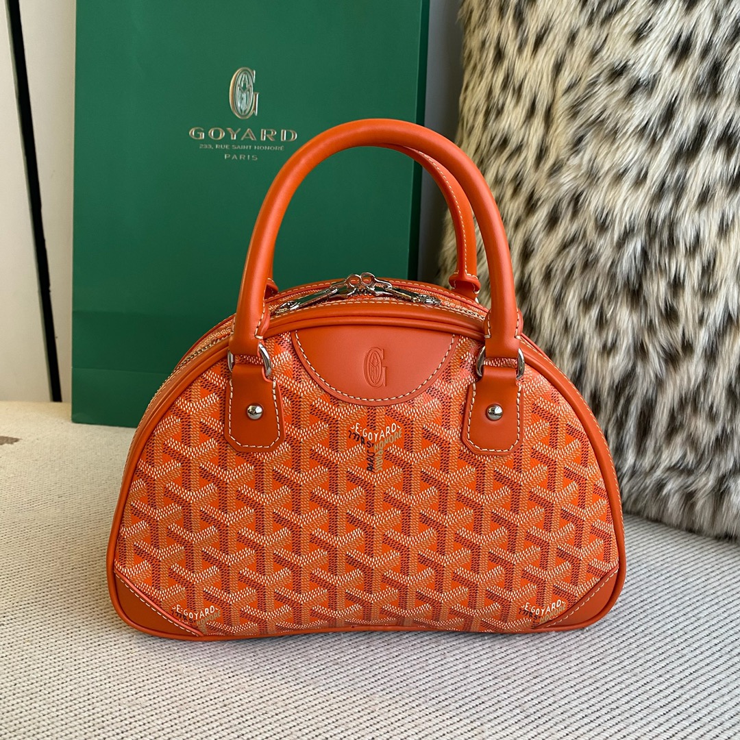 Goyard vintage bowling bag small This bag gives people a very delicate feeling, and it has a large capacity, and can easily hold the things you need for daily life. Size: 27x27x10.5cm 9 Goyard vintage bowling bag small This bag gives people a very delicate feeling, and it has a large capacity, and can easily hold the things you need for daily life. Size: 27x27x10.5cm - Image 9