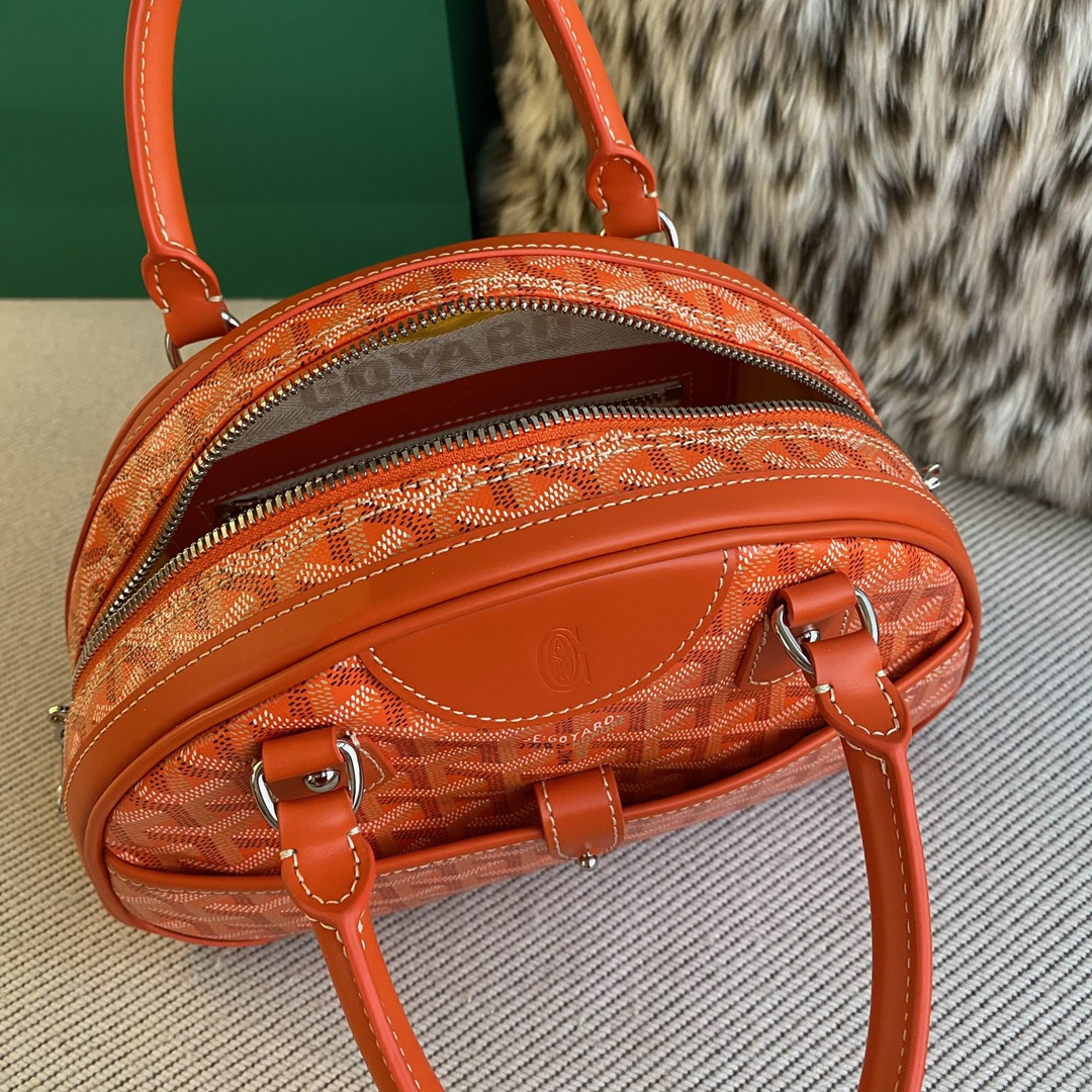 Goyard vintage bowling bag small This bag gives people a very delicate feeling, and it has a large capacity, and can easily hold the things you need for daily life. Size: 27x27x10.5cm 4 Goyard vintage bowling bag small This bag gives people a very delicate feeling, and it has a large capacity, and can easily hold the things you need for daily life. Size: 27x27x10.5cm - Image 4