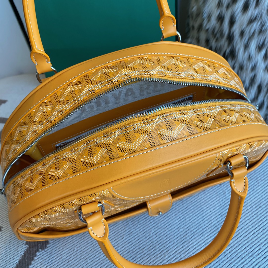 Goyard vintage bowling bag large This bag gives people a very delicate feeling, and it has a large capacity, and can easily hold the things you need for daily life. Size: 35×33x11.5cm ticket holder 19cm 4 Goyard vintage bowling bag large This bag gives people a very delicate feeling, and it has a large capacity, and can easily hold the things you need for daily life. Size: 35×33x11.5cm ticket holder 19cm - Image 4