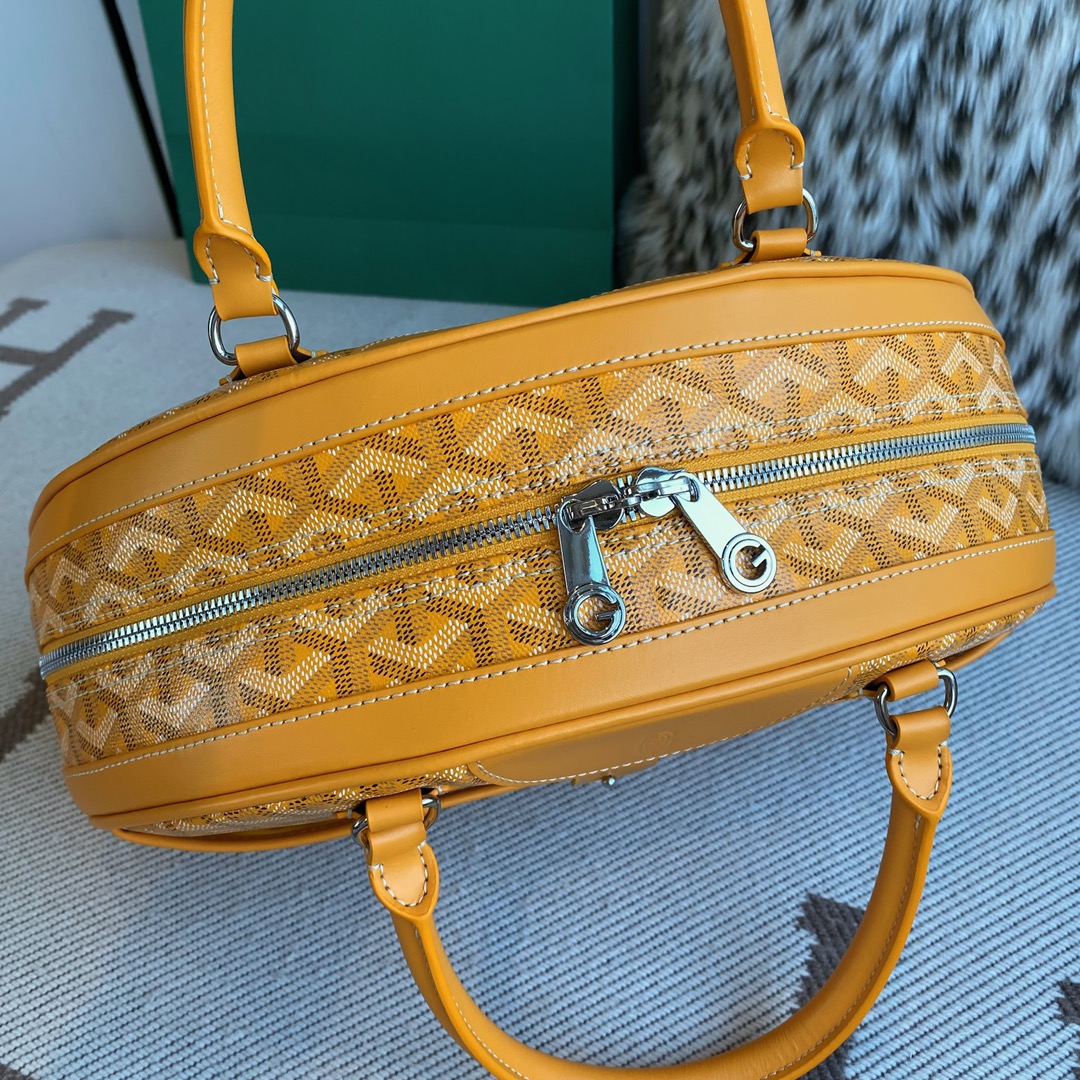 Goyard vintage bowling bag large This bag gives people a very delicate feeling, and it has a large capacity, and can easily hold the things you need for daily life. Size: 35×33x11.5cm ticket holder 19cm 5 Goyard vintage bowling bag large This bag gives people a very delicate feeling, and it has a large capacity, and can easily hold the things you need for daily life. Size: 35×33x11.5cm ticket holder 19cm - Image 5