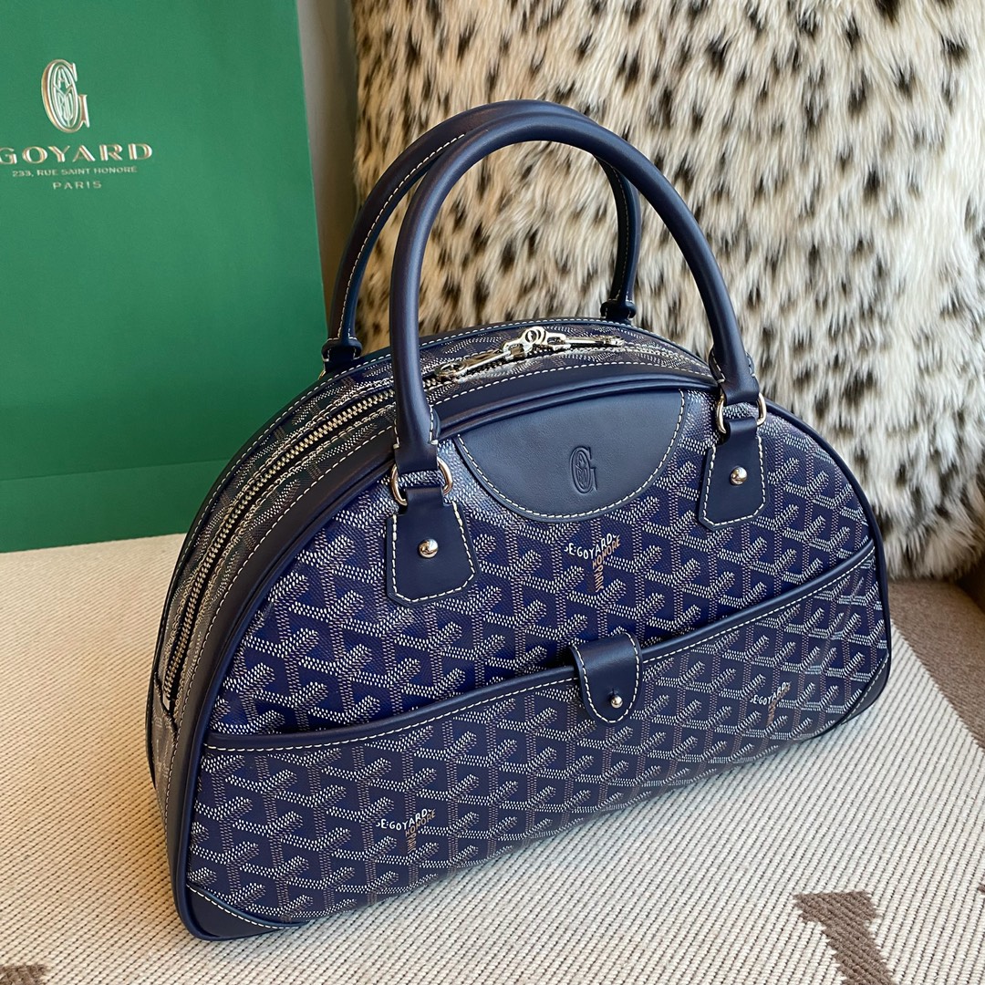 Goyard vintage bowling bag large This bag gives people a very delicate feeling, and it has a large capacity, and can easily hold the things you need for daily life. Size: 35×33x11.5cm 7 Goyard vintage bowling bag large This bag gives people a very delicate feeling, and it has a large capacity, and can easily hold the things you need for daily life. Size: 35×33x11.5cm - Image 7