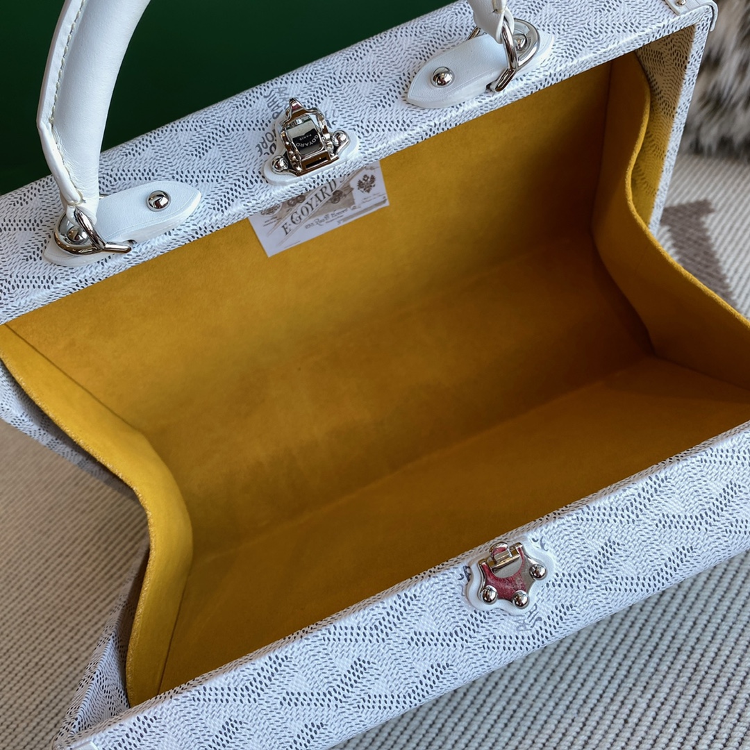 Goyard Hôtel Box Bag pays tribute to the box-making craftsmanship cherished by the House of Goyard Size: 17 cm x 7.7 cm x 24.5 cm 3 Goyard Hôtel Box Bag pays tribute to the box-making craftsmanship cherished by the House of Goyard Size: 17 cm x 7.7 cm x 24.5 cm - Image 3