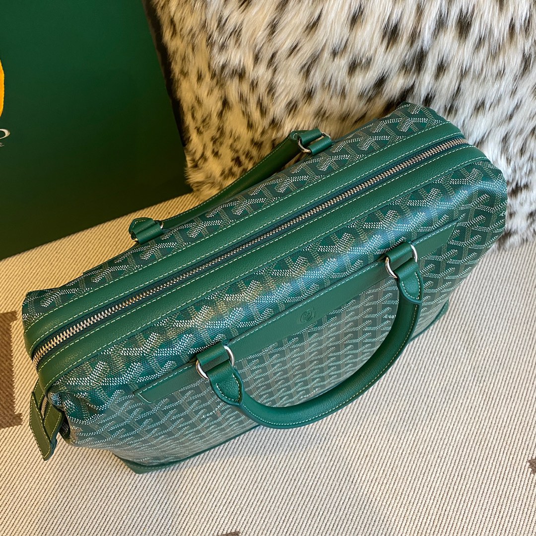 Goyard The Cisalpin briefcase is a tribute to Goyard's classic craftsmanship standards, especially its art of travel. It embodies the elegance and practicality typical of Goyard luggage Size:39x29x9 6 Goyard The Cisalpin briefcase is a tribute to Goyard's classic craftsmanship standards, especially its art of travel. It embodies the elegance and practicality typical of Goyard luggage Size:39x29x9 - Image 6
