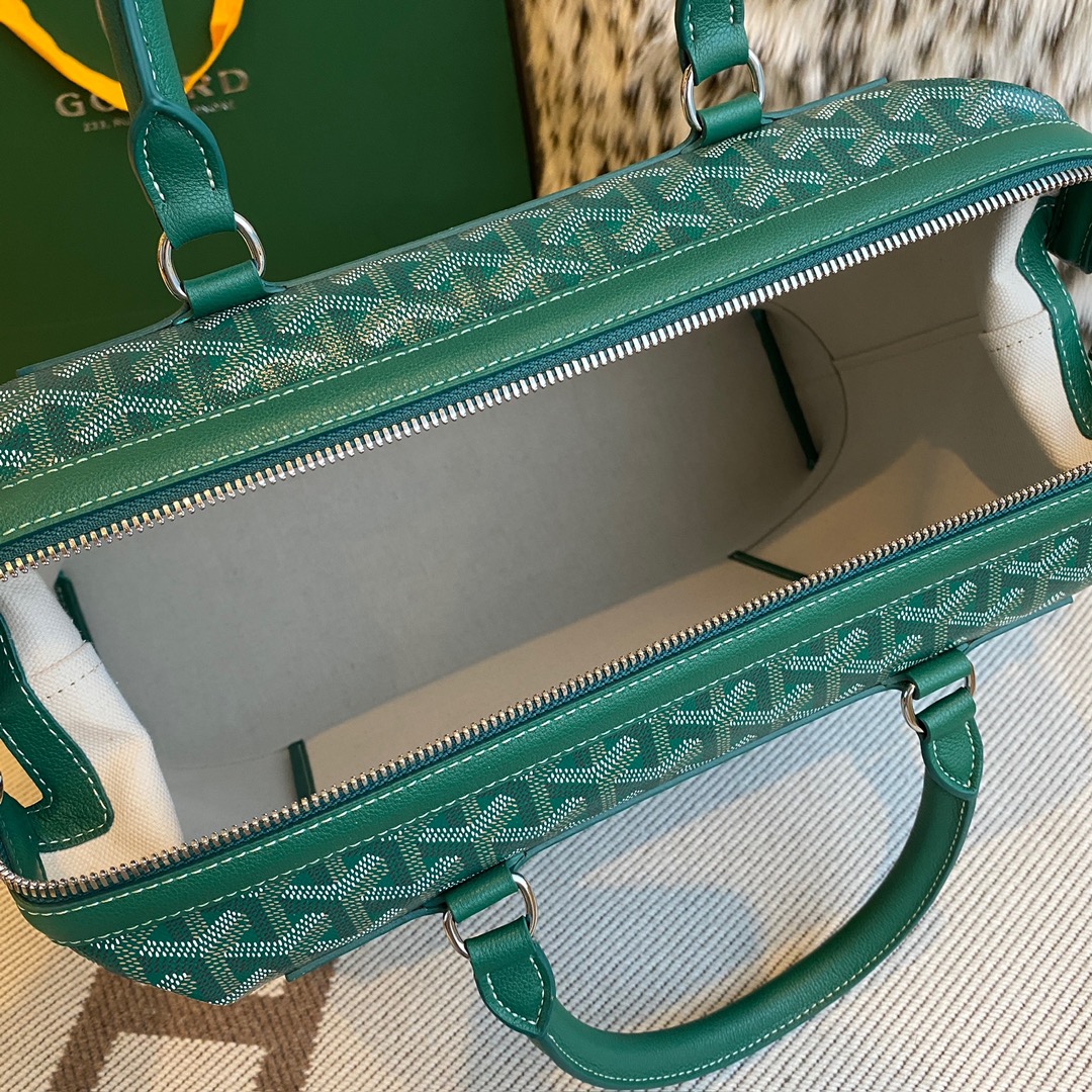 Goyard The Cisalpin briefcase is a tribute to Goyard's classic craftsmanship standards, especially its art of travel. It embodies the elegance and practicality typical of Goyard luggage Size:39x29x9 3 Goyard The Cisalpin briefcase is a tribute to Goyard's classic craftsmanship standards, especially its art of travel. It embodies the elegance and practicality typical of Goyard luggage Size:39x29x9 - Image 3
