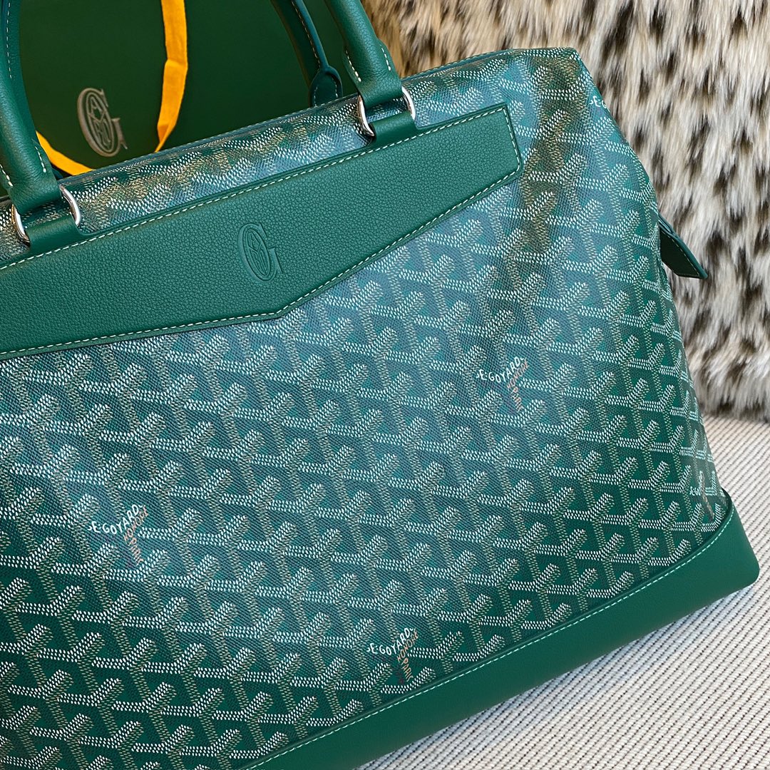Goyard The Cisalpin briefcase is a tribute to Goyard's classic craftsmanship standards, especially its art of travel. It embodies the elegance and practicality typical of Goyard luggage Size:39x29x9 5 Goyard The Cisalpin briefcase is a tribute to Goyard's classic craftsmanship standards, especially its art of travel. It embodies the elegance and practicality typical of Goyard luggage Size:39x29x9 - Image 5