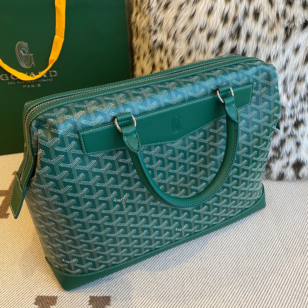 Goyard The Cisalpin briefcase is a tribute to Goyard's classic craftsmanship standards, especially its art of travel. It embodies the elegance and practicality typical of Goyard luggage Size:39x29x9 9 Goyard The Cisalpin briefcase is a tribute to Goyard's classic craftsmanship standards, especially its art of travel. It embodies the elegance and practicality typical of Goyard luggage Size:39x29x9 - Image 9