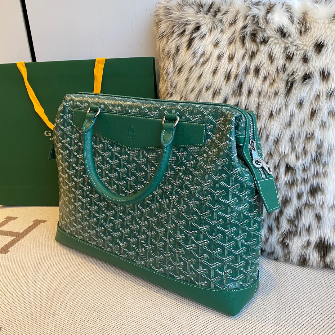 Goyard The Cisalpin briefcase is a tribute to Goyard's classic craftsmanship standards, especially its art of travel. It embodies the elegance and practicality typical of Goyard luggage Size:39x29x9 7 Goyard The Cisalpin briefcase is a tribute to Goyard's classic craftsmanship standards, especially its art of travel. It embodies the elegance and practicality typical of Goyard luggage Size:39x29x9 - Image 7