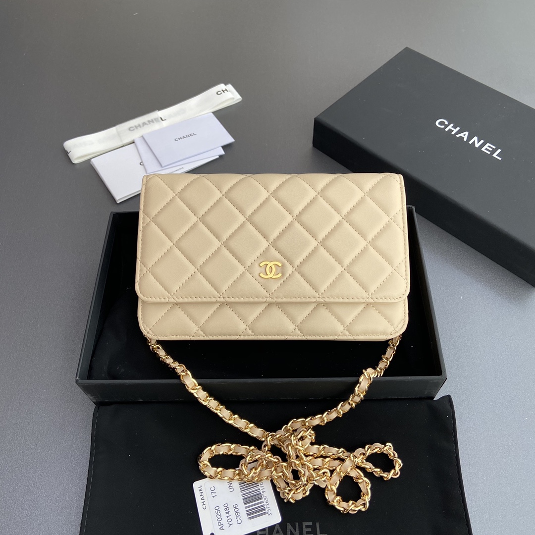 CHANEL Apricot sheepskin w20×h13×d3.5cm
