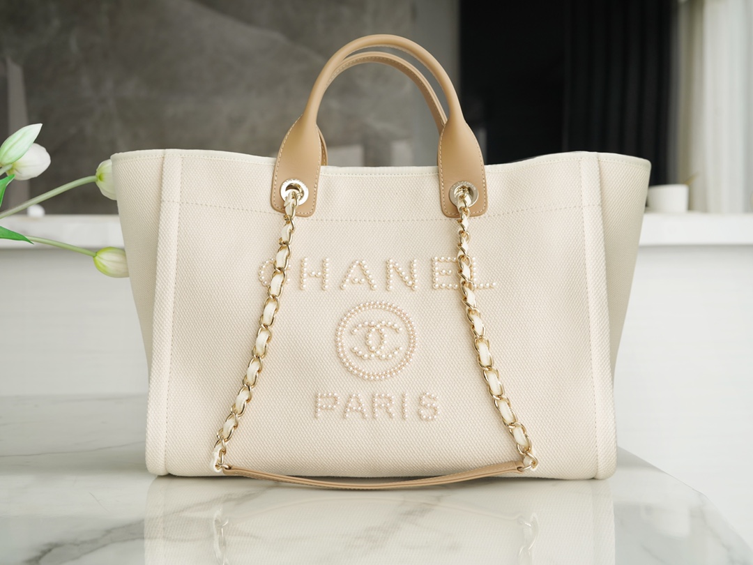 CHANEL Pearl logo annual most beautiful embroidered beach bag off-white Heart blossoms ️Size: 30*39*22cm