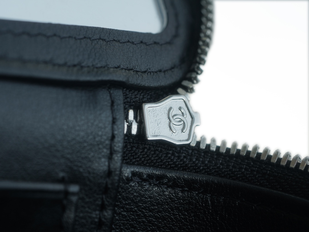 CHANEL Rhinestone handle long box black🔜 The leather is soft cowhide, wear-resistant and shiny 5 CHANEL Rhinestone handle long box black🔜 The leather is soft cowhide, wear-resistant and shiny - Image 5